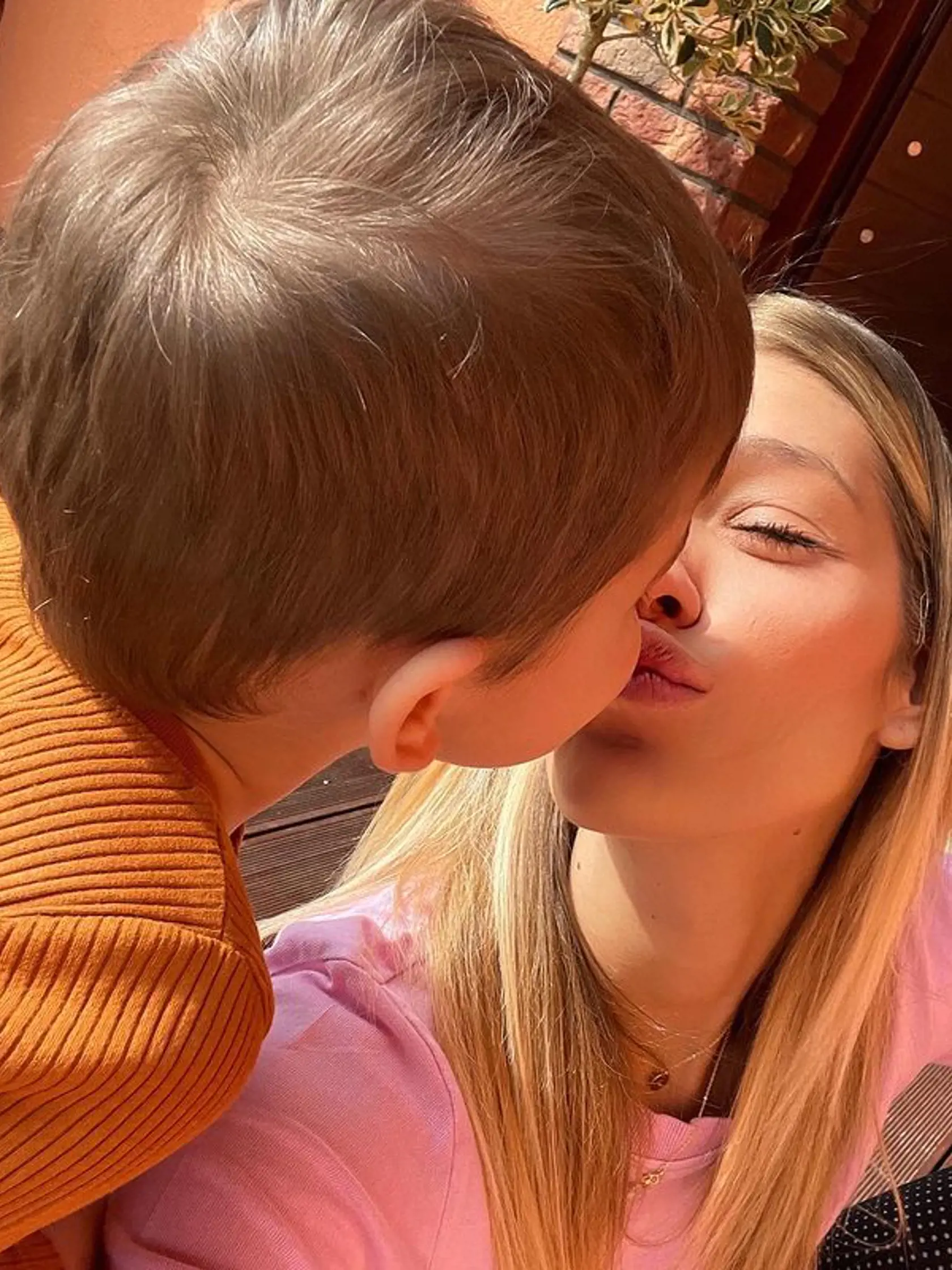 Jasmina a Rytmus tváričku svojho syna vždy na fotografiách skrývajú...