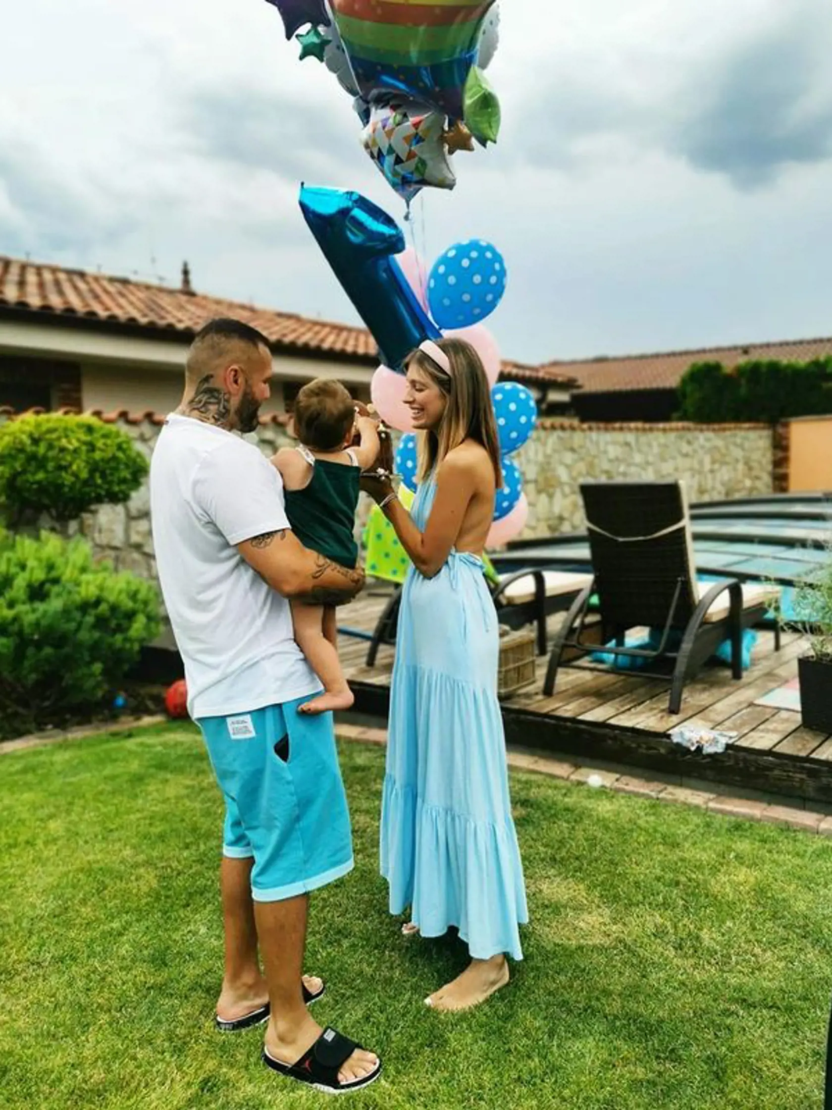 Jasmina a Rytmus tváričku svojho syna vždy na fotografiách skrývajú...