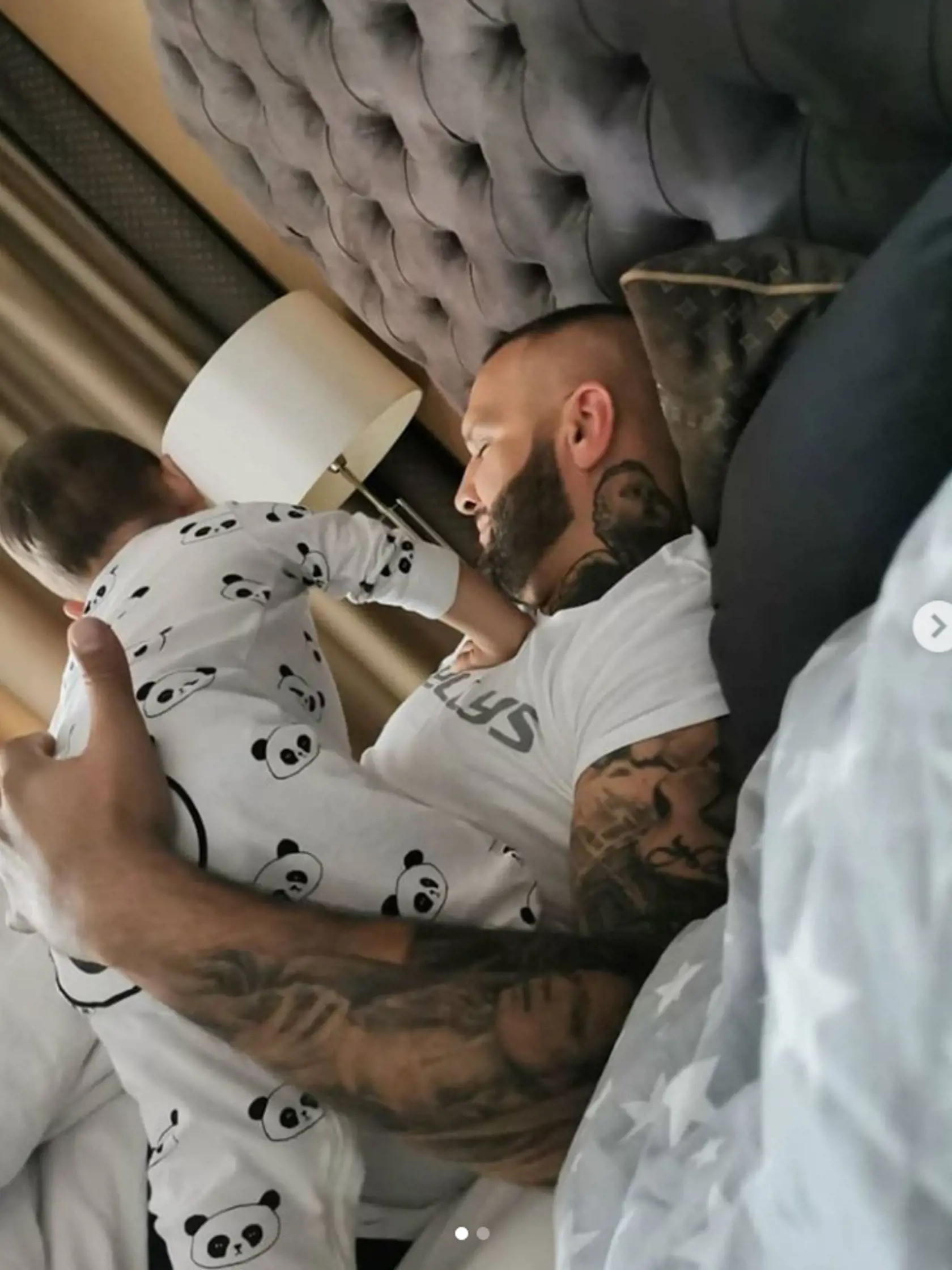 Jasmina a Rytmus tváričku svojho syna vždy na fotografiách skrývajú...