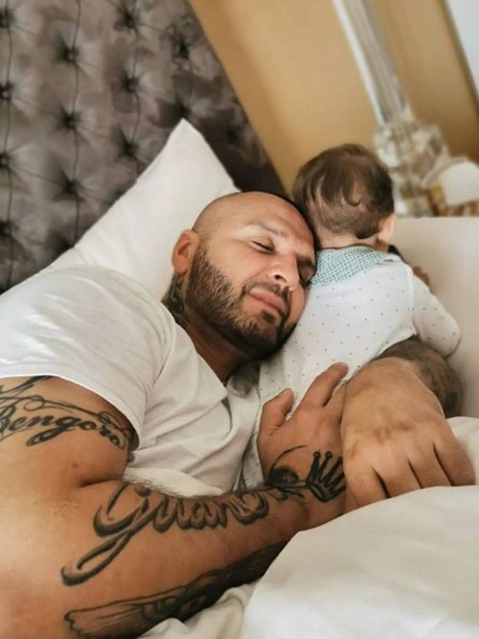 Jasmina a Rytmus tváričku svojho syna vždy na fotografiách skrývajú...