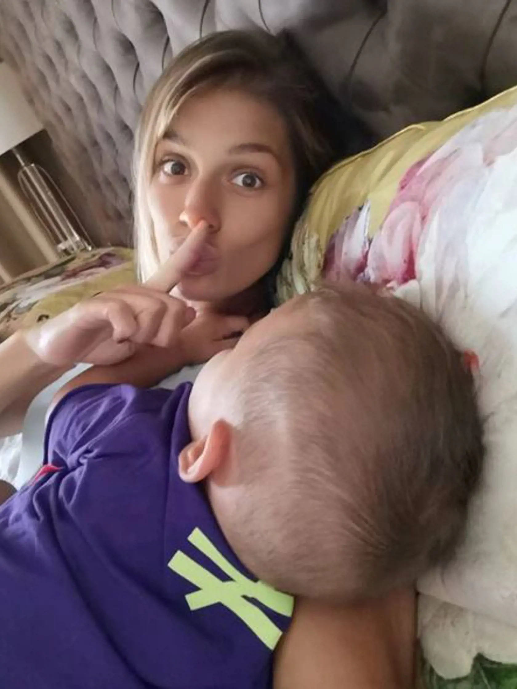Jasmina a Rytmus tváričku svojho syna vždy na fotografiách skrývajú...