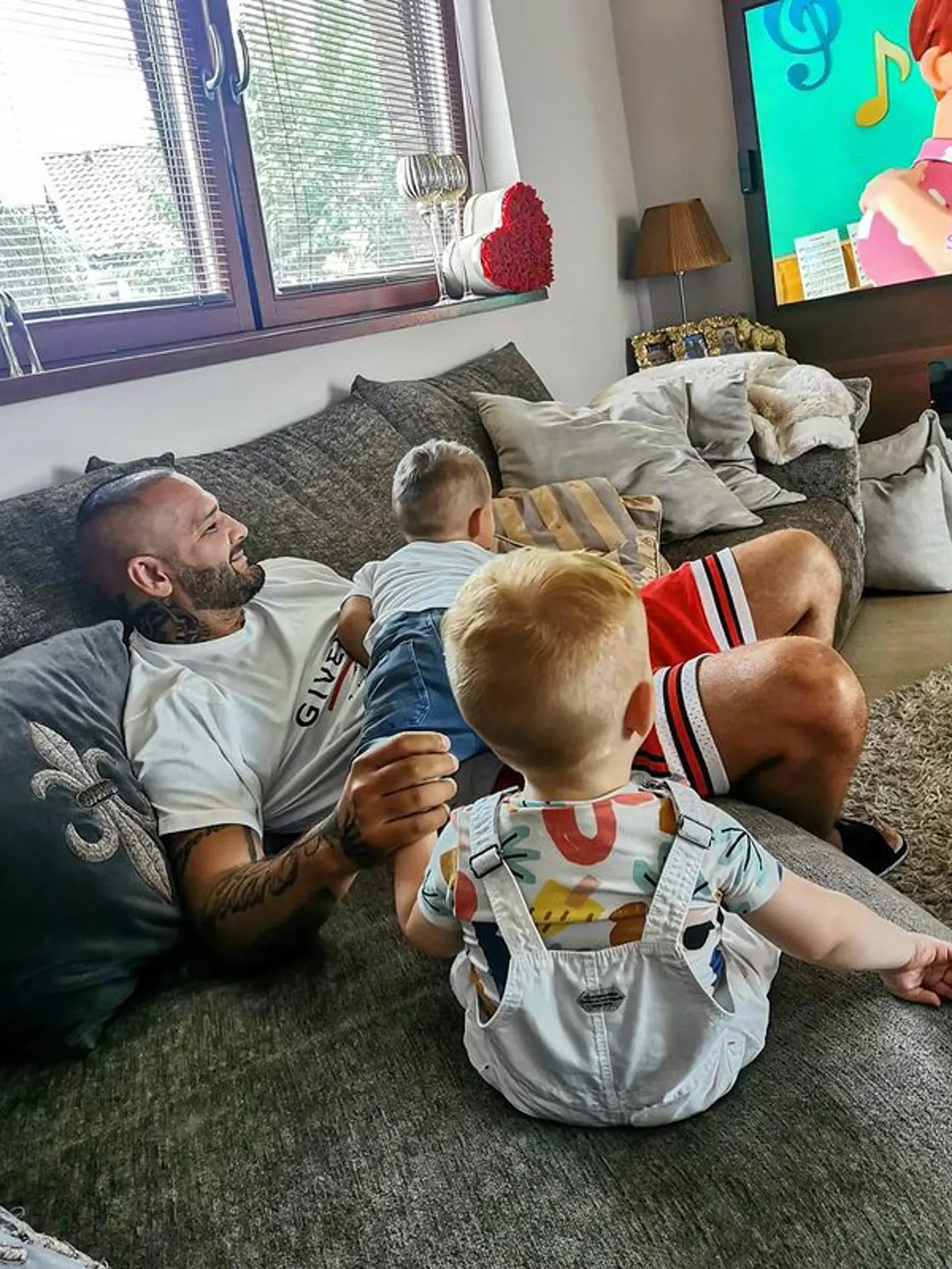 Jasmina a Rytmus tváričku svojho syna vždy na fotografiách skrývajú...