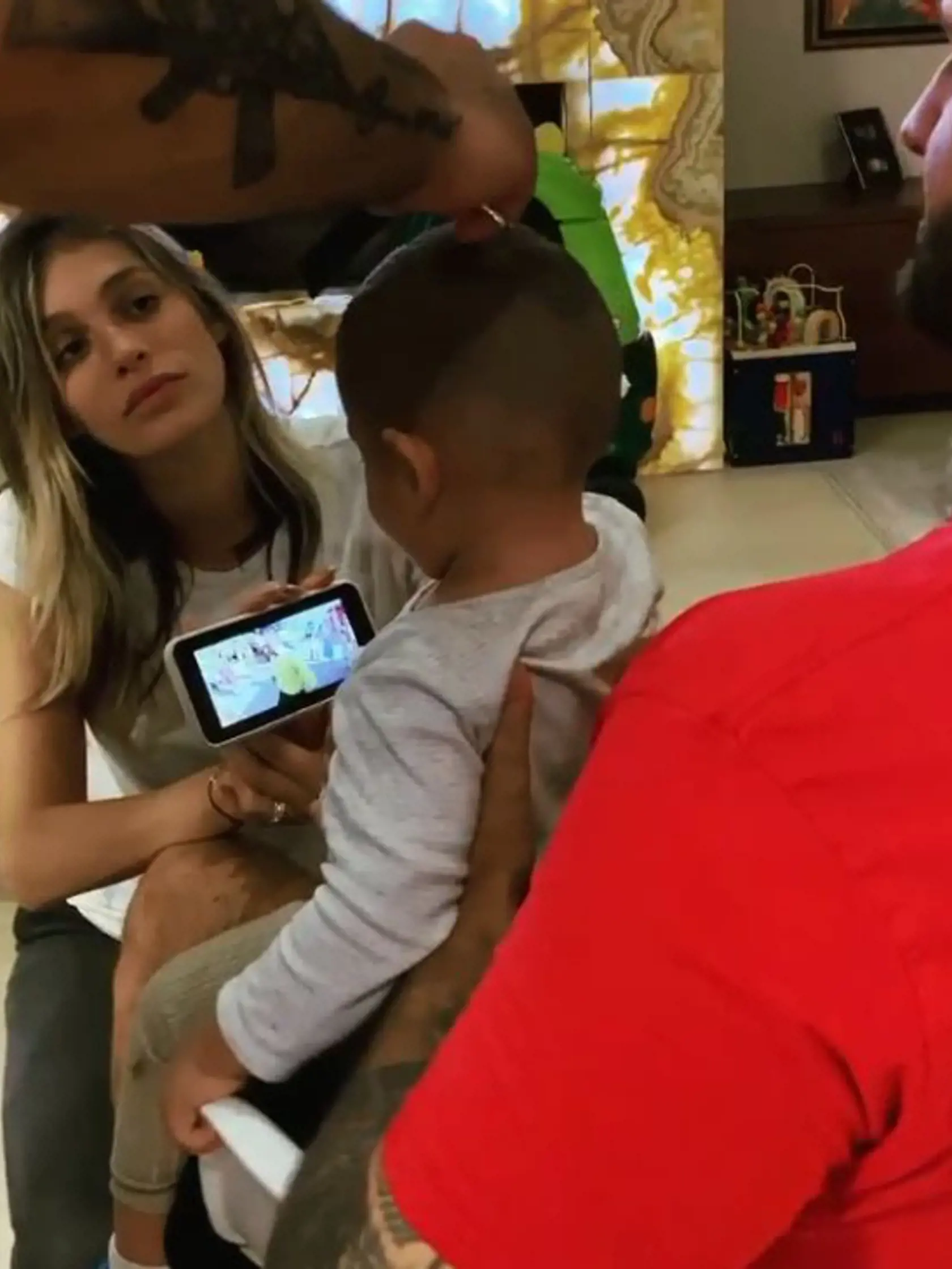 Rytmusov syn Sanel si užil služby barbera ako dospelák.