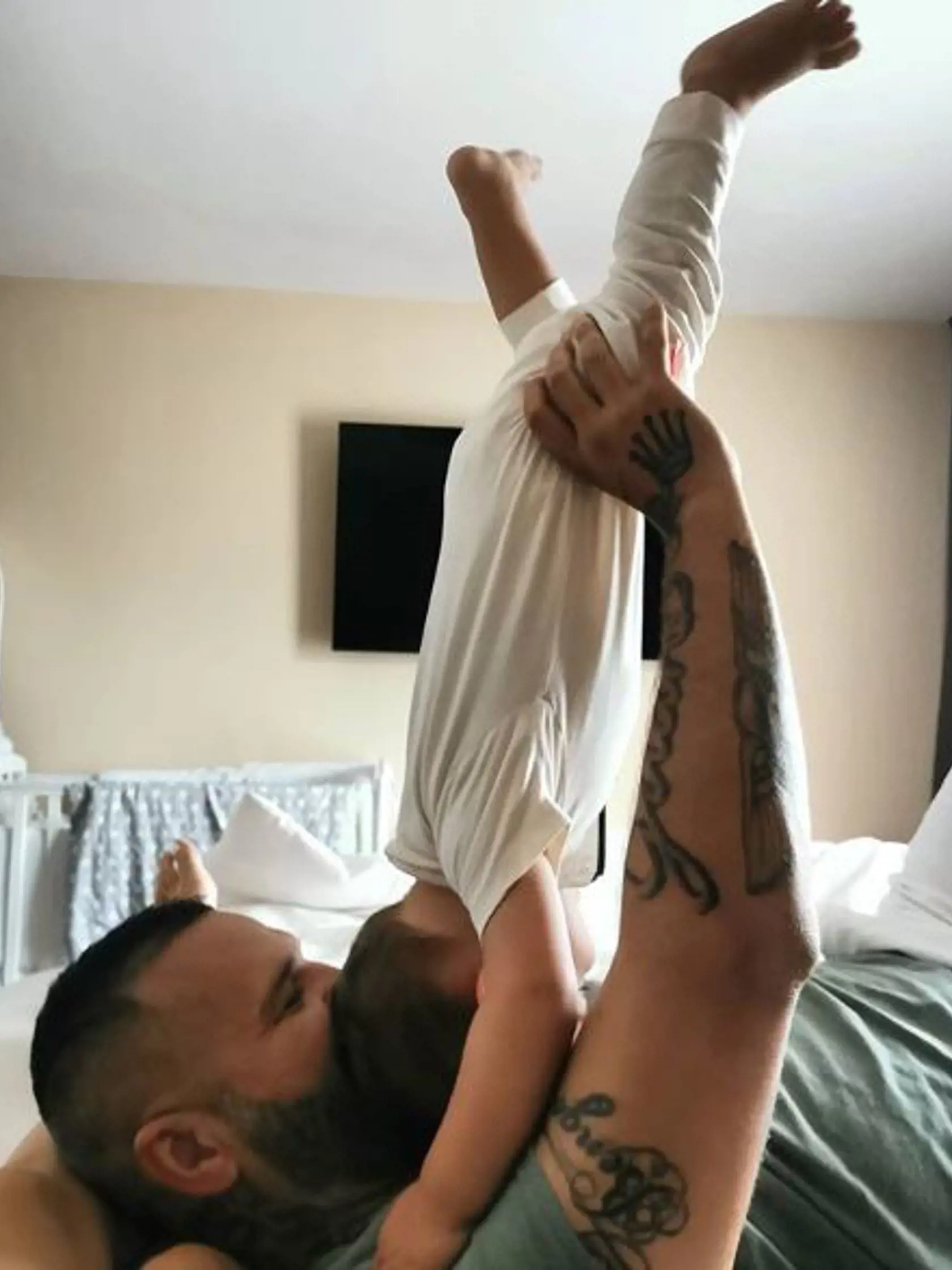 Jasmina a Rytmus tváričku svojho syna vždy na fotografiách skrývajú...