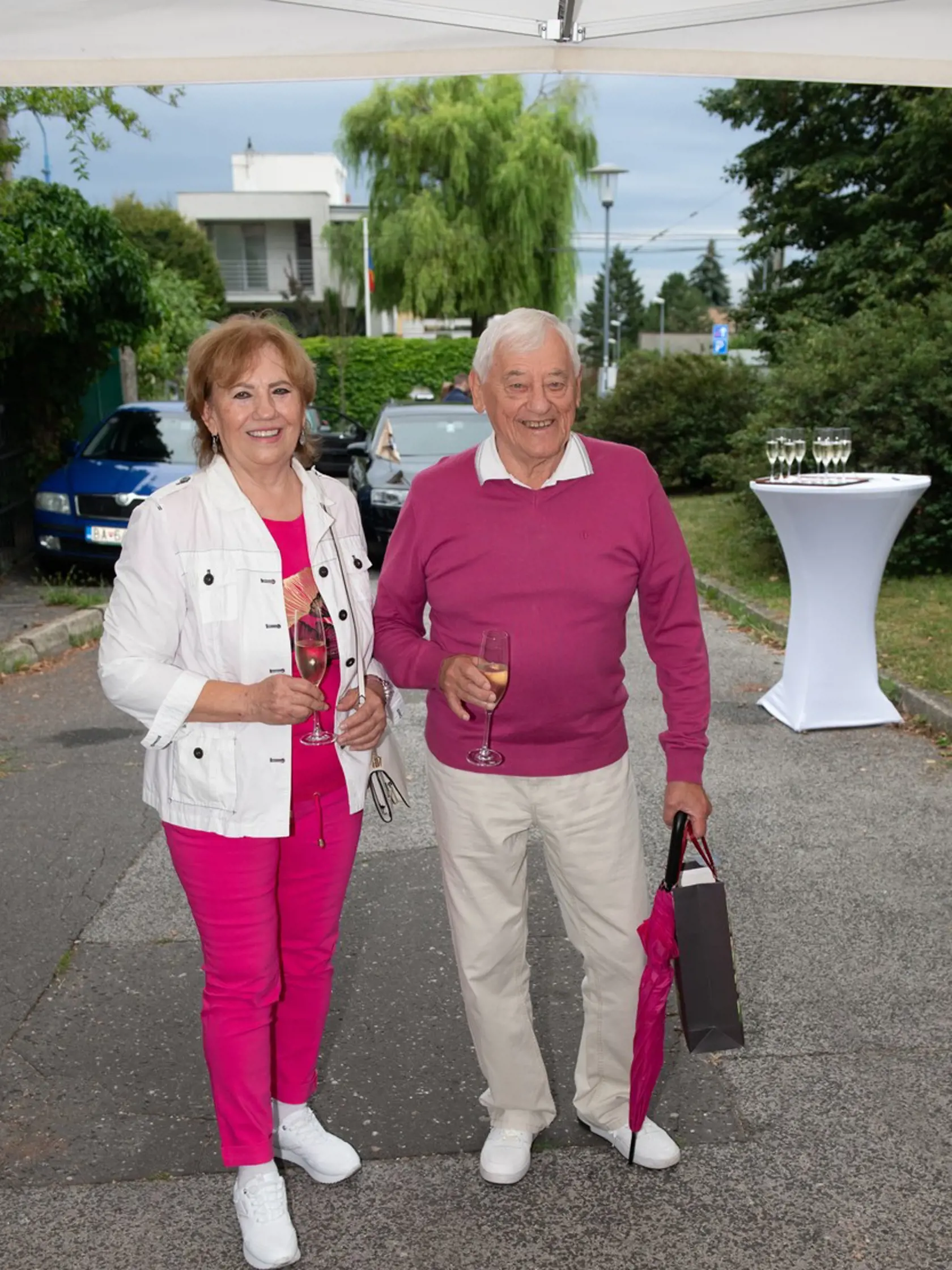 Oslava 70-ky producenta Štefana Wimmera: Na snímke manželia Golonkovci. Tí sa zladili do ružovej.