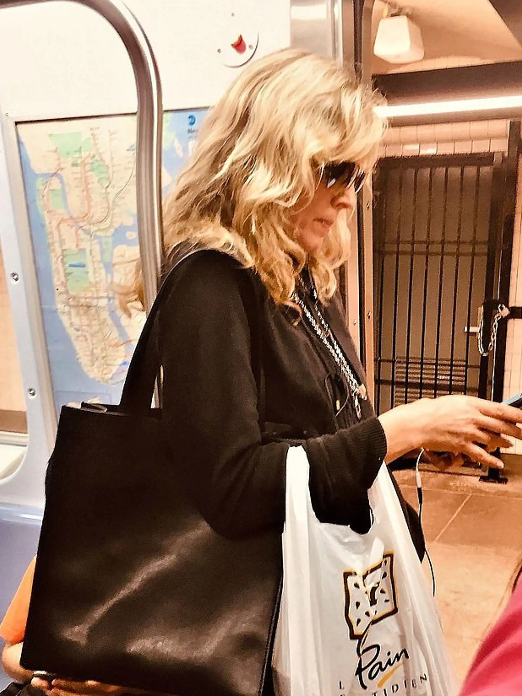 Marla Maples v newyorskom metre.