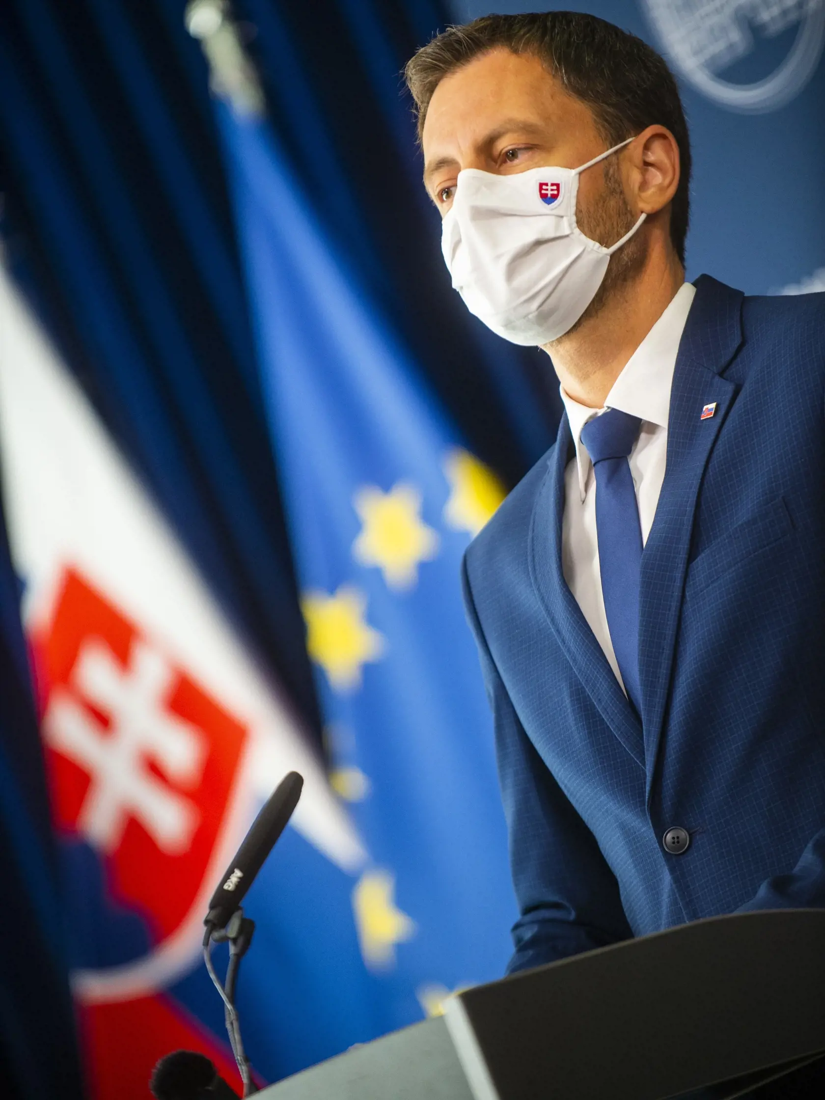 Na snímke premiér Eduard Heger počas tlačovej konferencie k aktuálnej politickej situácii 28. septembra 2021 v Bratislave. FOTO TASR - Jakub Kotian