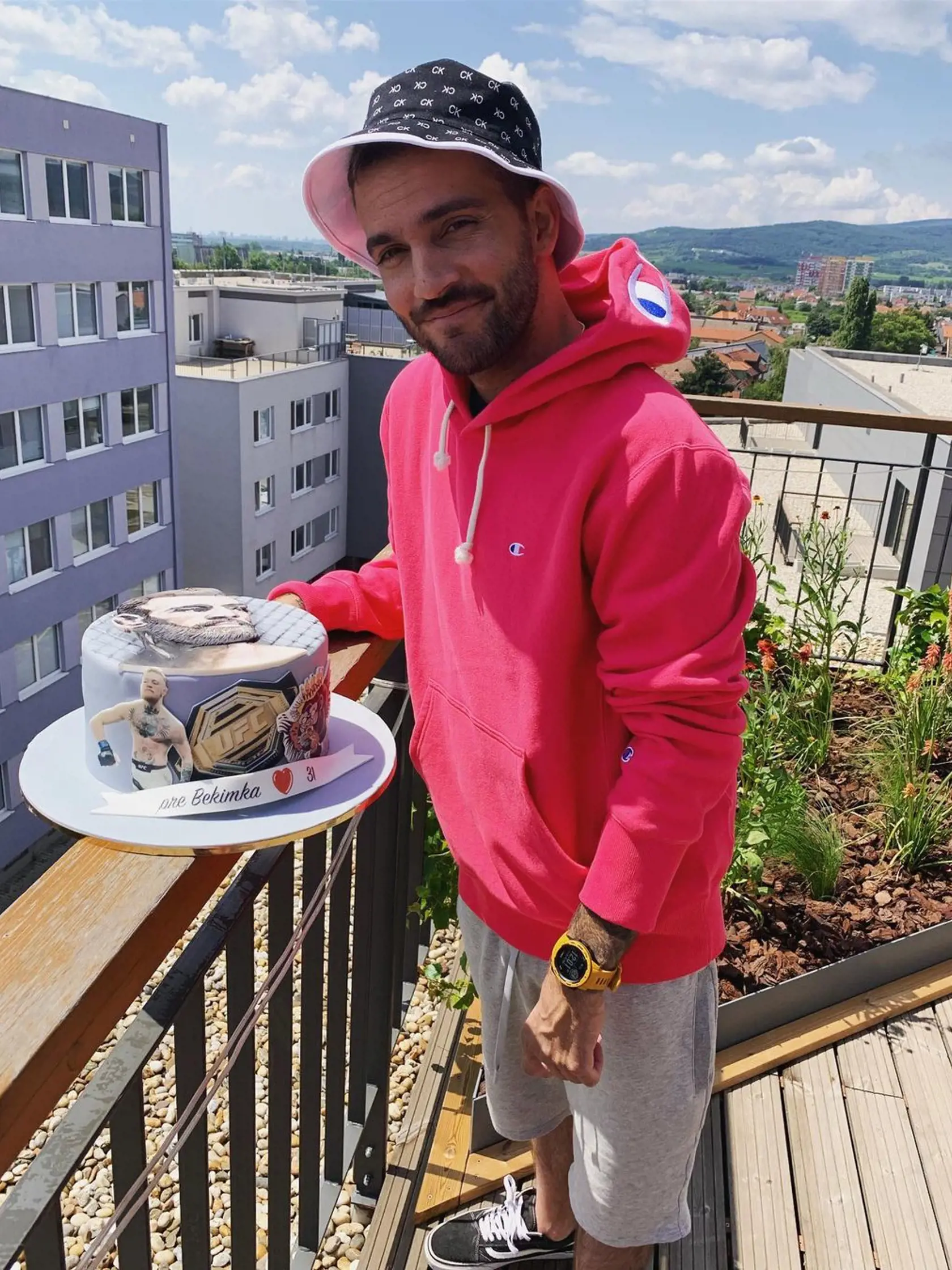 Bekimova krásna narodeninová torta