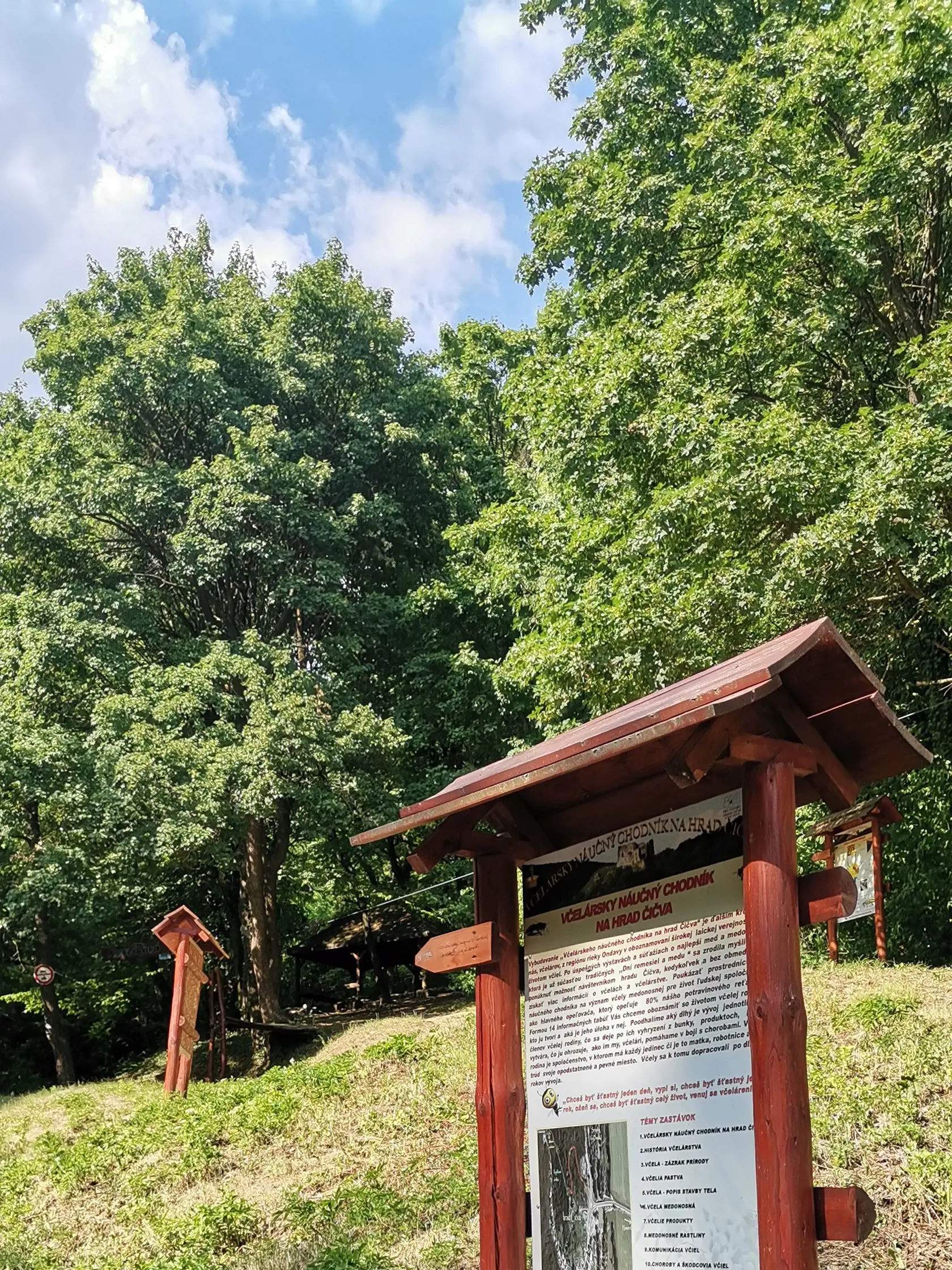 Včelársky náučný chodník na hrad Čičva
