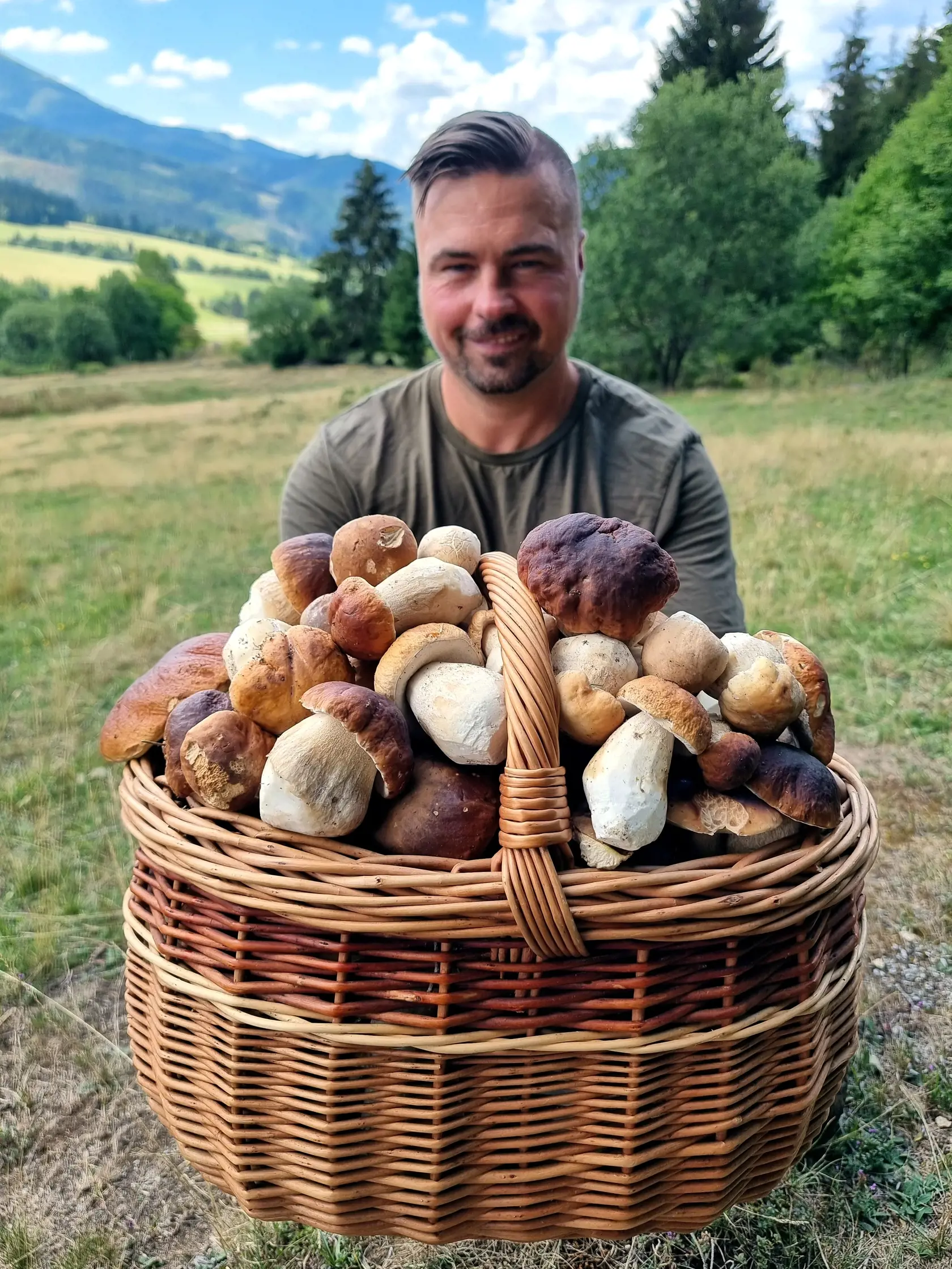 Jednou z lokalít, kde huby rastú aj dnes je Liptov. Martin (42) z Ružomberka sa potešil plným košíkom hríbov. „Kto si počká, ten sa dočká.  Opäť neskutočný zážitok z liptovských hríbov,“ napísal k fotke.