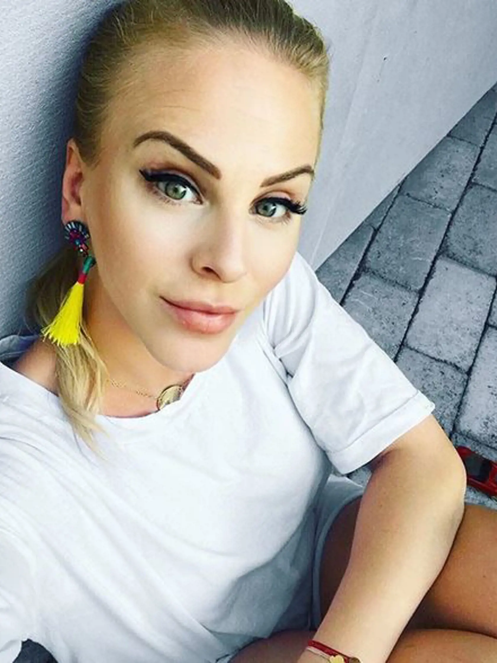 Kedysi bola drobným miláčikom speváckej súťaže Superstar a dnes ju verejnosť pozná najmä ako matku ďalšieho dieťaťa Borisa Kollára, ktorý ma za sebou viacero vzťahov so slovenskými zlatokopkami. Blondínka Barbora Balúchová nie je jedinou z jeho mileniek v tomto zozname. 