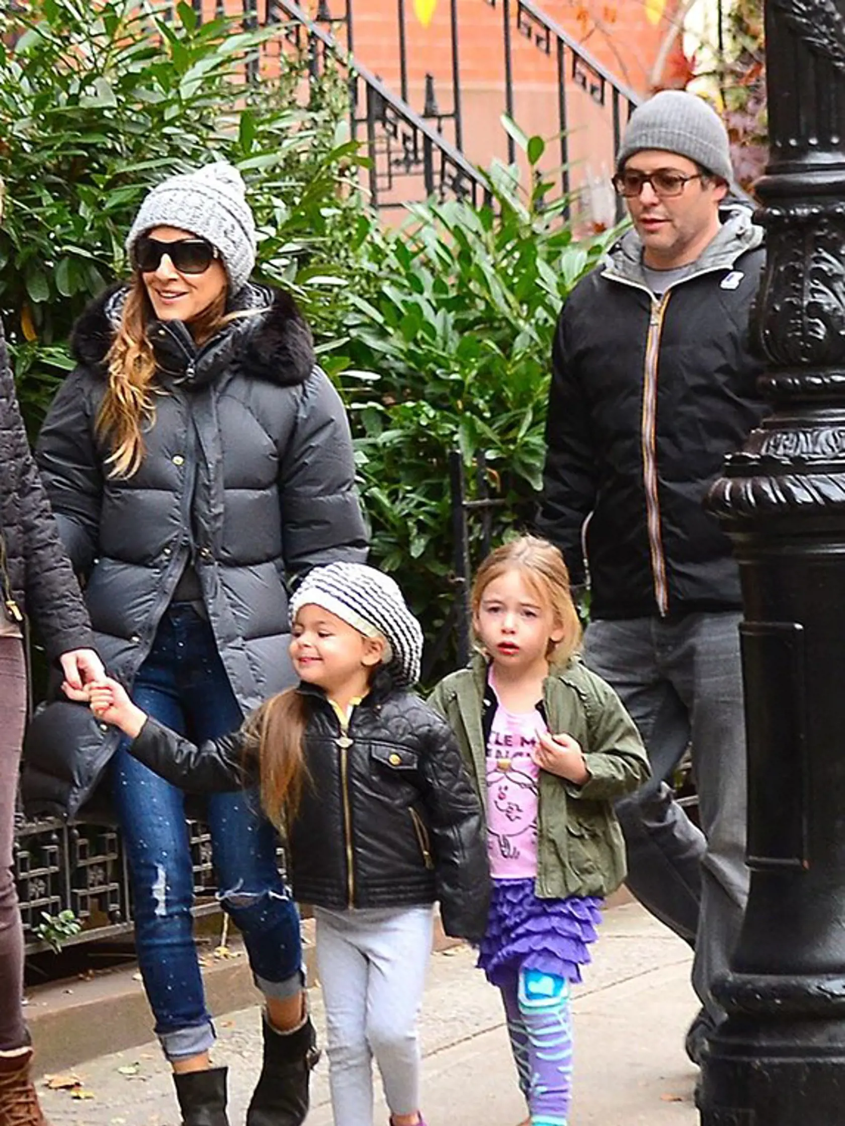 Sarah Jessica Parker má s manželom Matthew Broderickom syna a v roku 2009 dali vynosiť náhradnej matke ďalšie. Podarilo sa a tak majú aj dvojičky Marion Lorettu Elwell a Tabithu Hodge.
