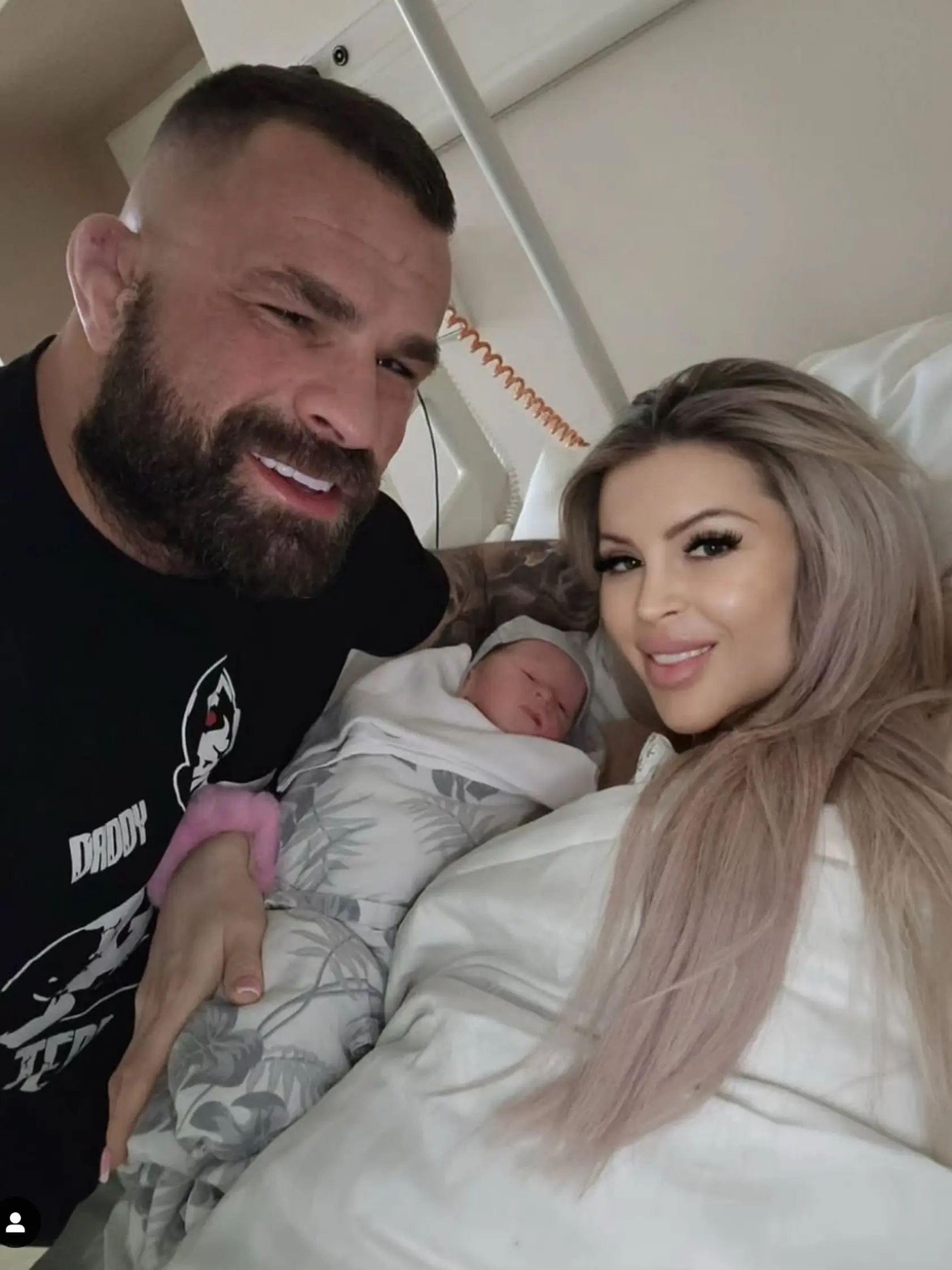 Karlos Vémola s manželkou Lelou privítali na svete syna Arnolda.