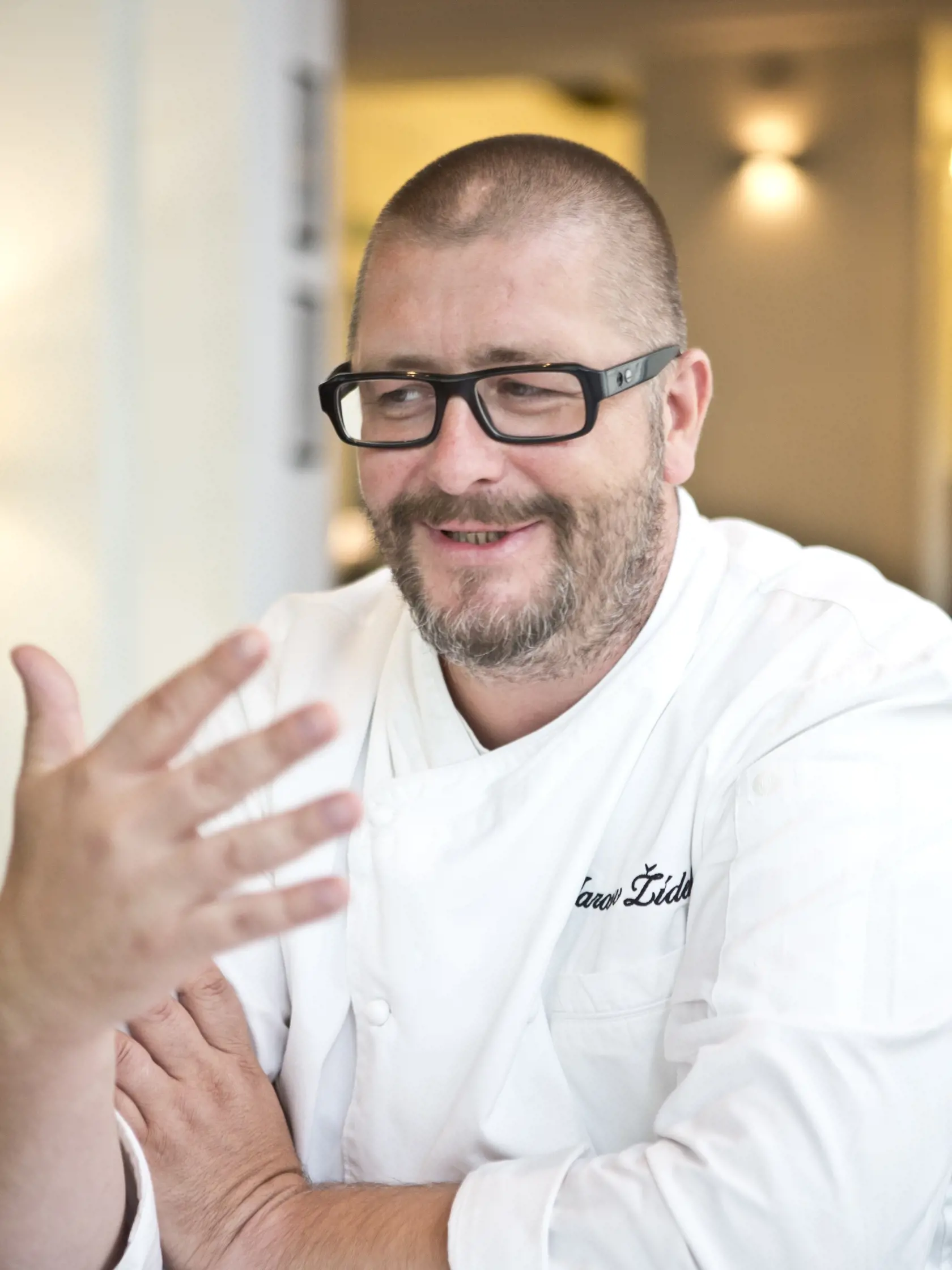 O Catherine Zeta-Jones a Michaela Douglasa sa staral aj šéfkuchár Jaroslav Židek. “Ochutnali bôčik, sumca, foie gras, aj jahňacie s hráškom. Všetko im veľmi chutilo. Ale najviac im, myslím, zachutili naše domáce marhuľové gule,” prezradil šéfkuchár.