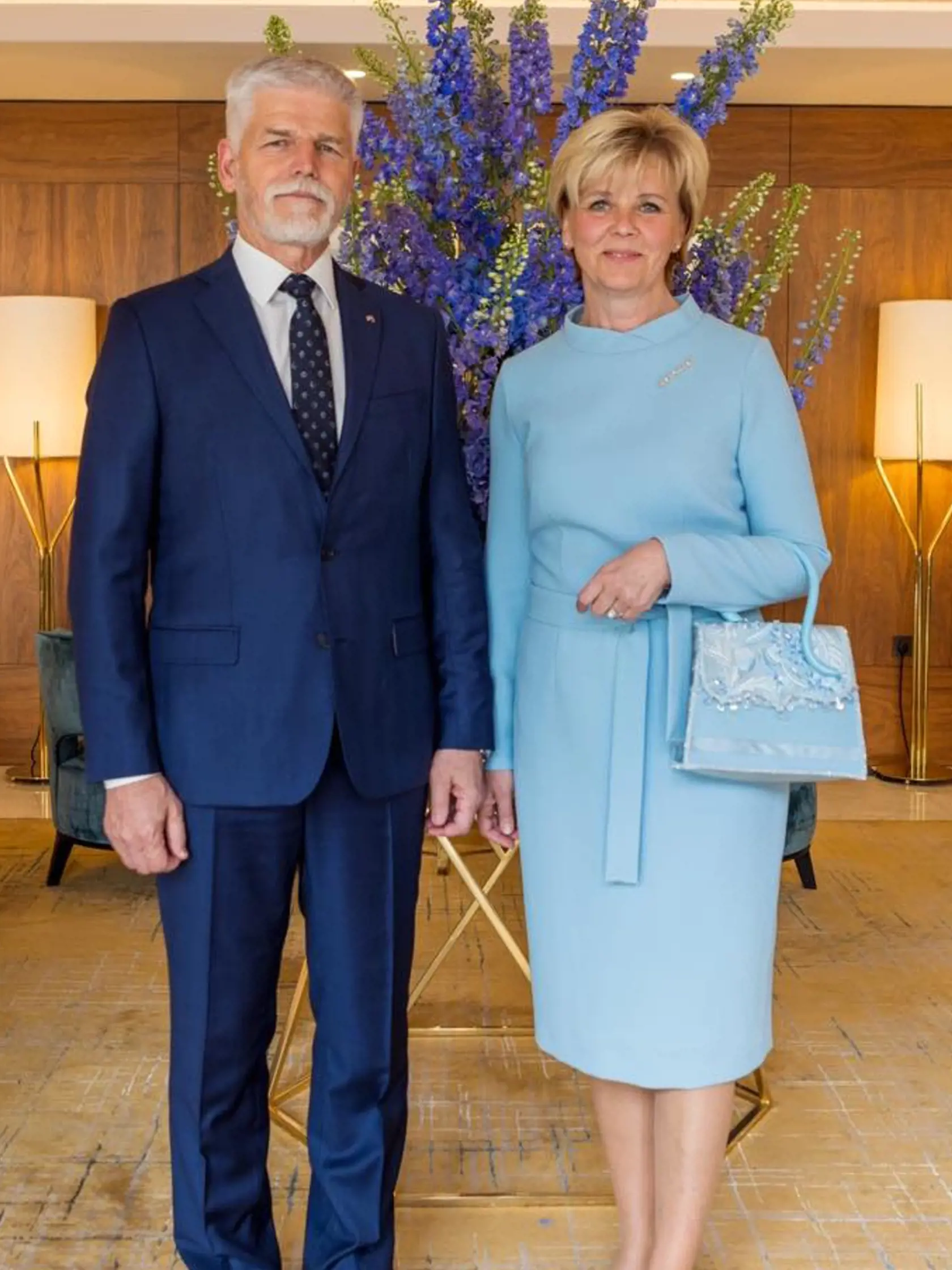 Eva Pavlová (58) je síce prvou dámou Česka len niekoľko mesiacov, osvojila si však šatník, ktorý zodpovedá skúsenej dáme, ktorá vie, ako sa obliecť. Podľa zahraničných médií pri obliekaní berie veľký dôraz na farby, chce tým niečo svetu odkázať?