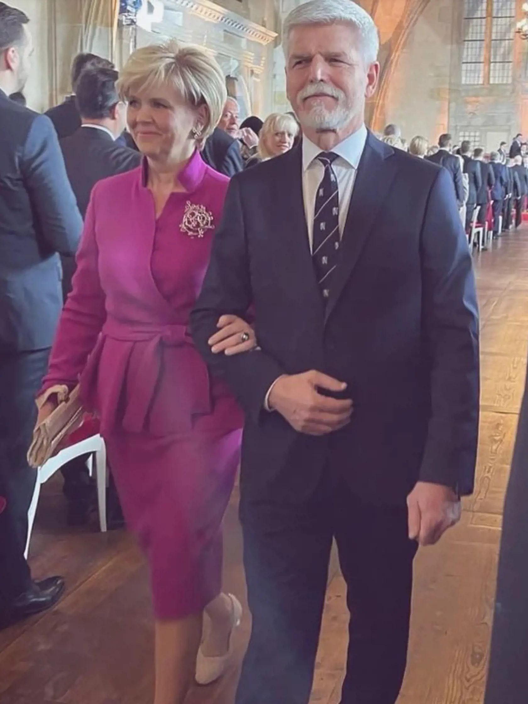 Aj keď Dagmar Havlová je v móde najlepšia, Eva Pavlová ukázala, že sa vie takisto obliecť jednoducho a zaujímavo.