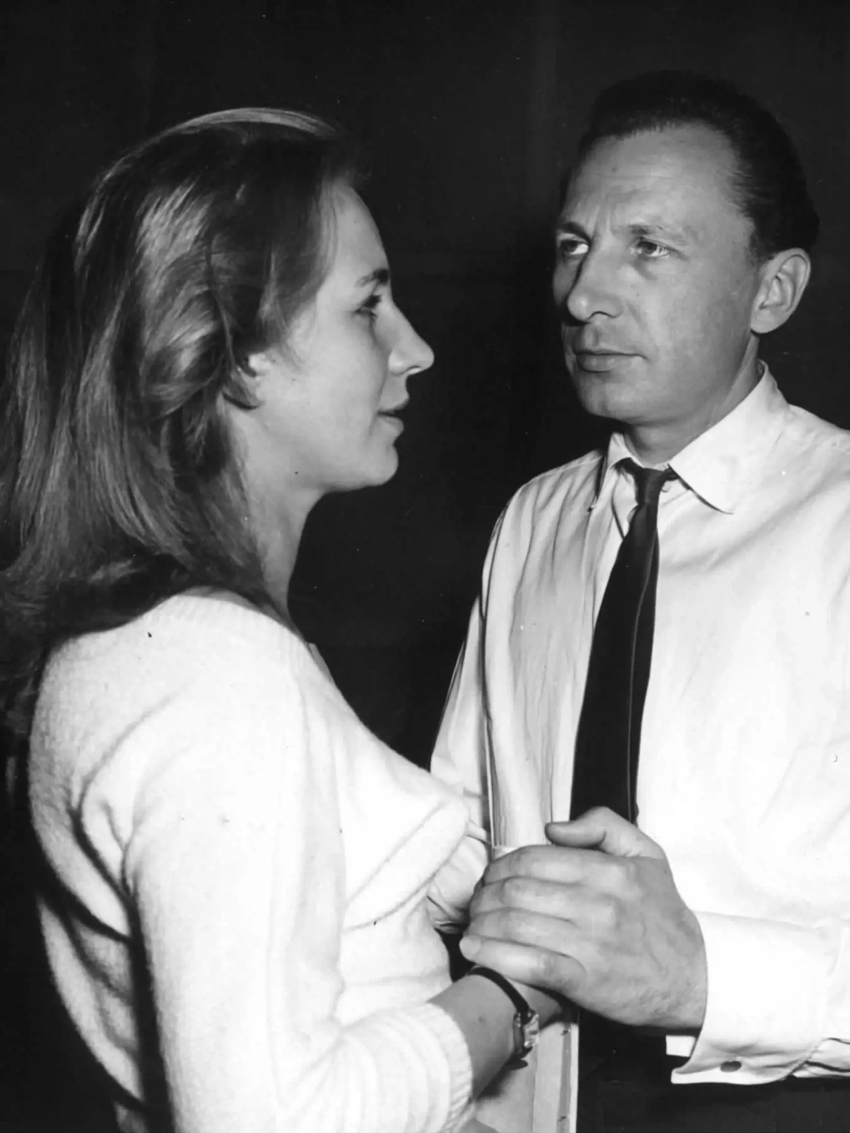 Krásna Mária Kráľovičová s hereckým kolegom Ladislavom Chudíkom. On ako rytier de Grieux, a ona ako jeho Manon - Vítězslav Nezval, Manon Lescaut.