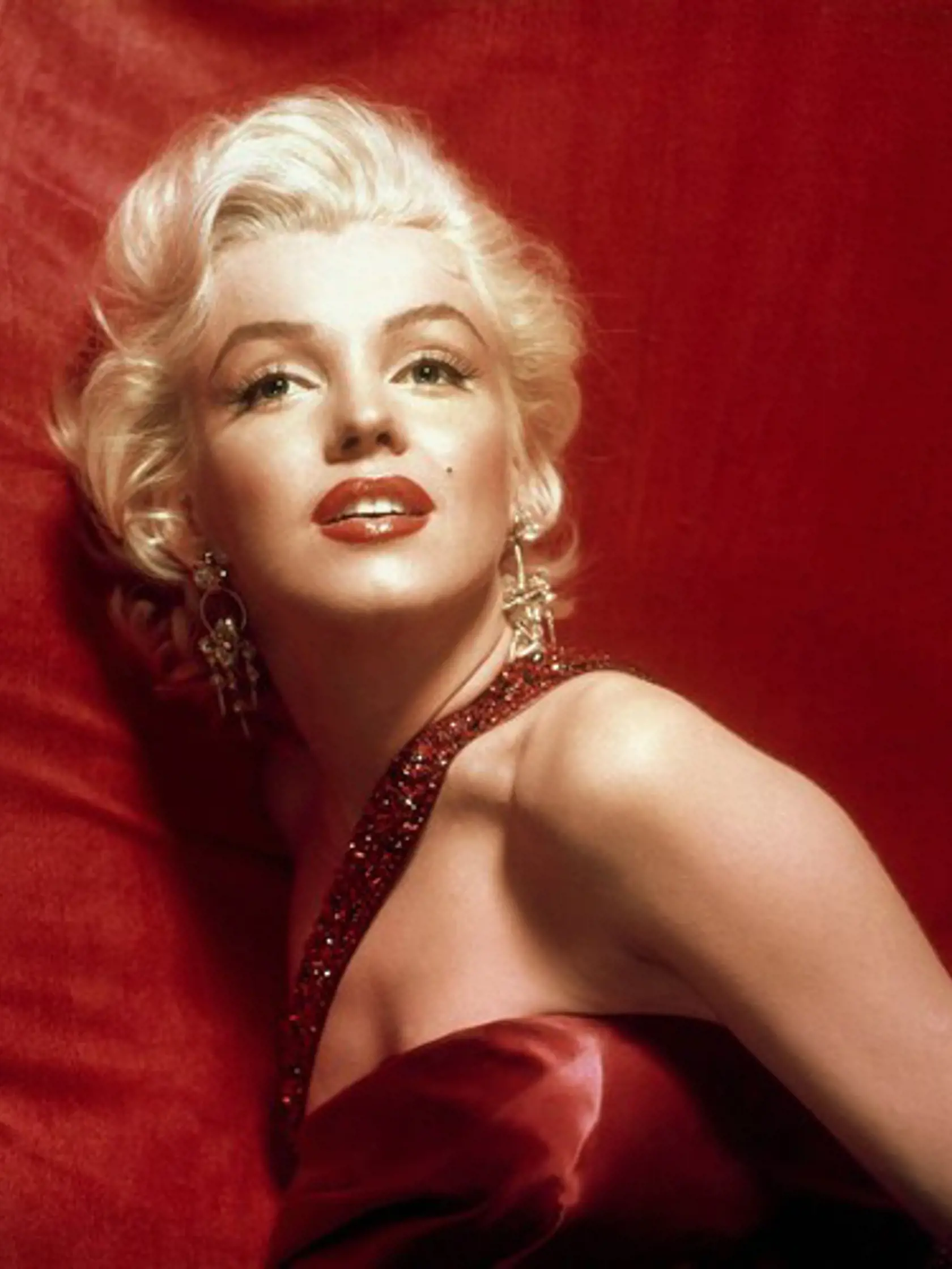 Mária Kráľovičová sa na fotografiách staršieho dáta podobá na slávnu americkú herečku, fotomodelku a sexsymbol Marilyn Monroe.