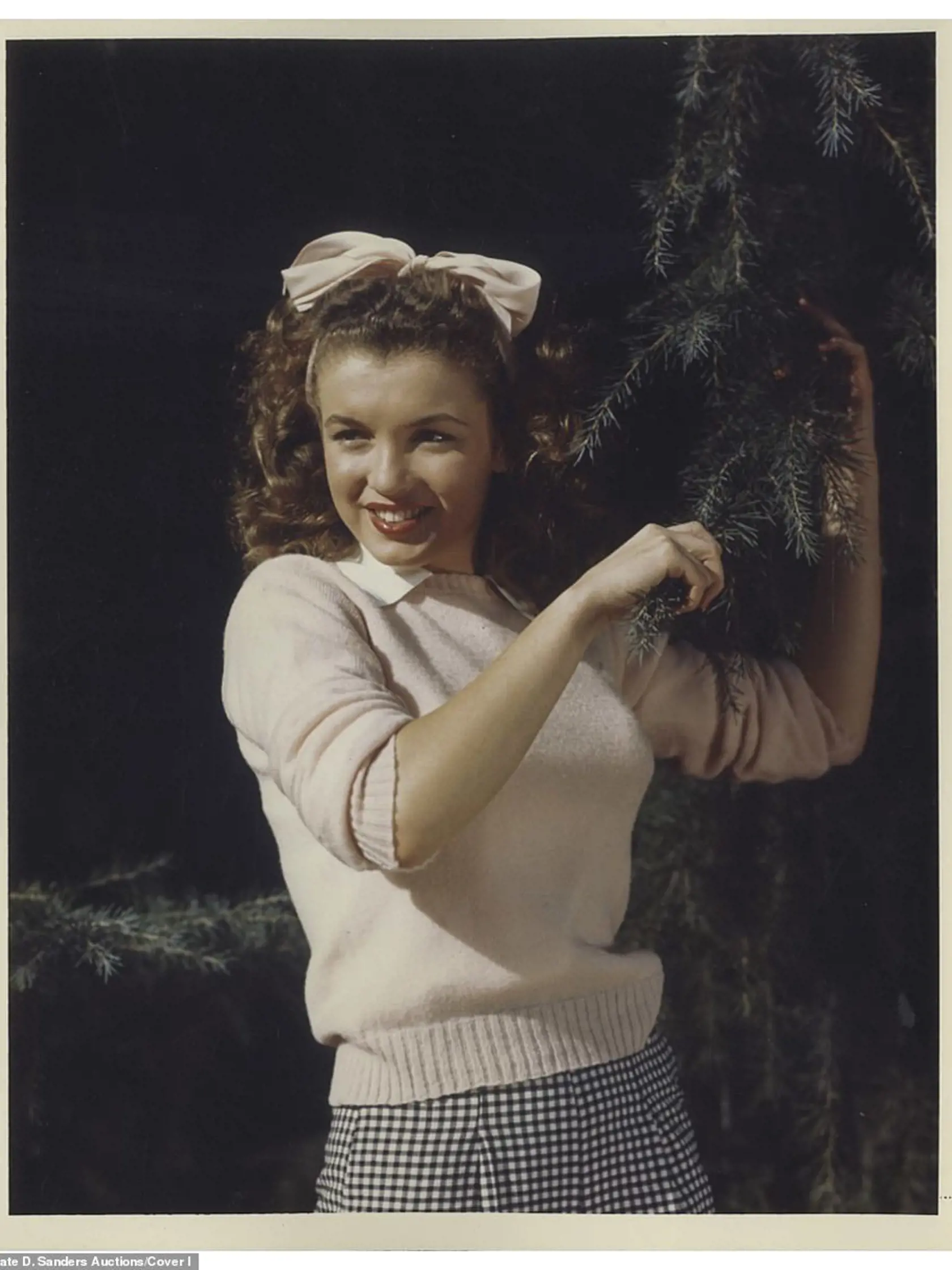 Tento záber Marilyn Monroe odfotil Andre de Dienes v roku 1945 počas jedného z ich prvých fotení. Tmavovlasú herečku by spoznal len málokto.