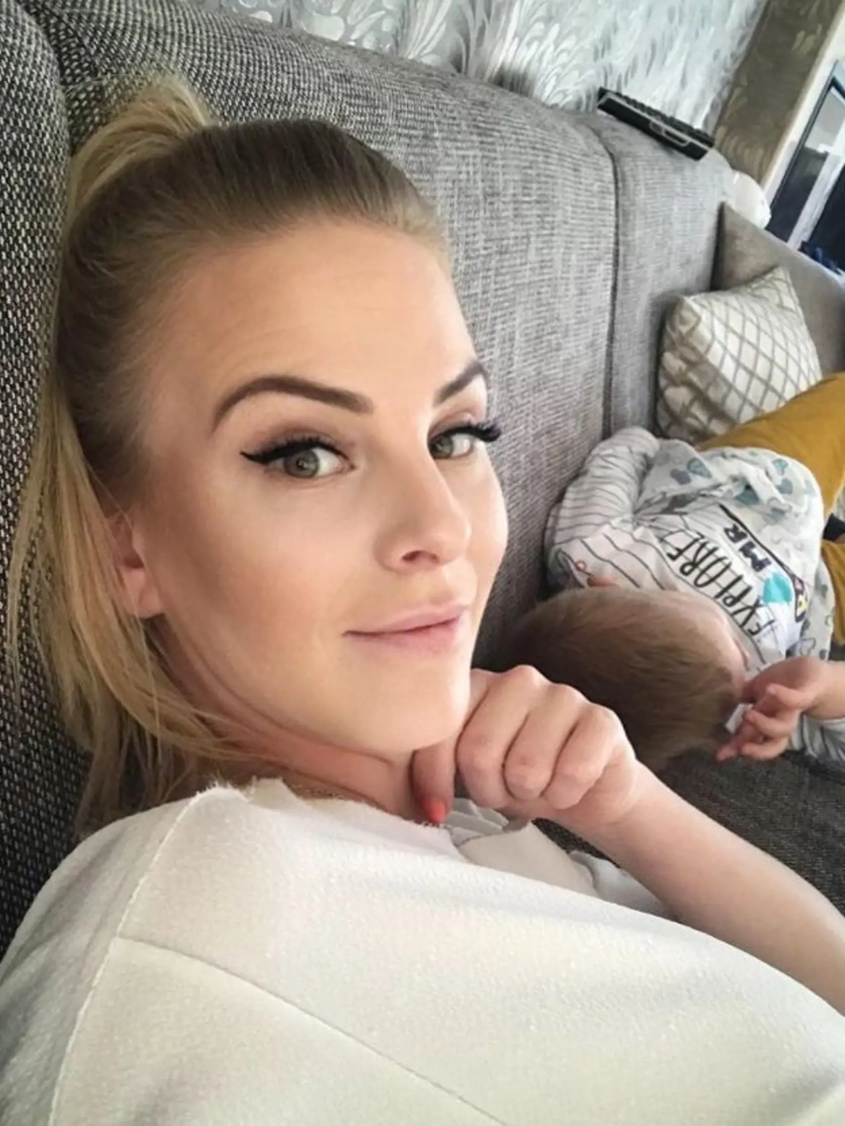 SPUSTIL PLAČ Speváčka Barbora Balúchová, matka Kollárovho syna Alexandra Jána, sa o nehode dozvedela z televízie. „Bohužiaľ, bol pri tom aj náš syn. Takže nič príjemné,“ povedala nám.