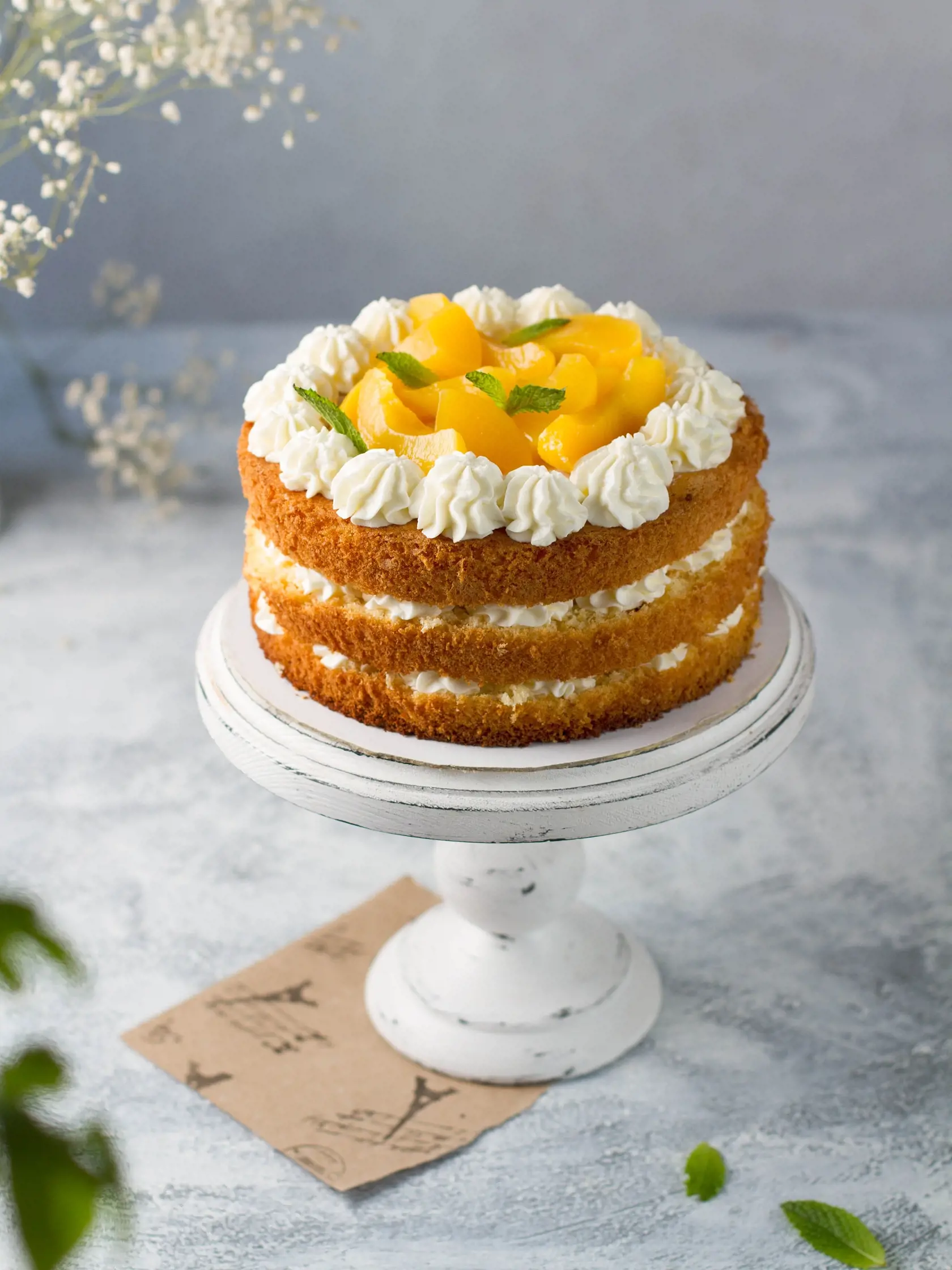 Broskyňová torta s levanduľou