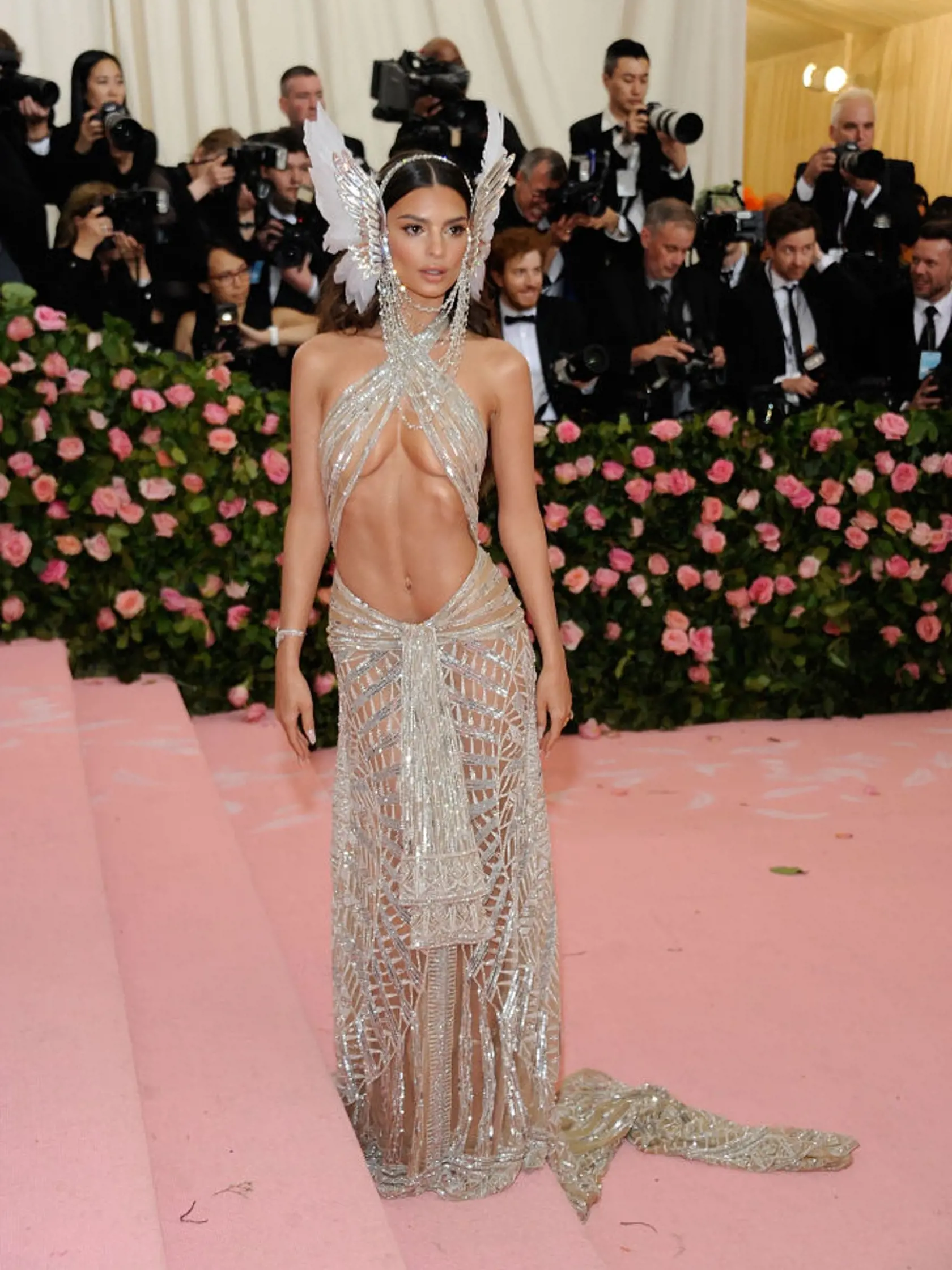 Modelka Emily Ratajkowski predviedla naozaj sexi kostým.