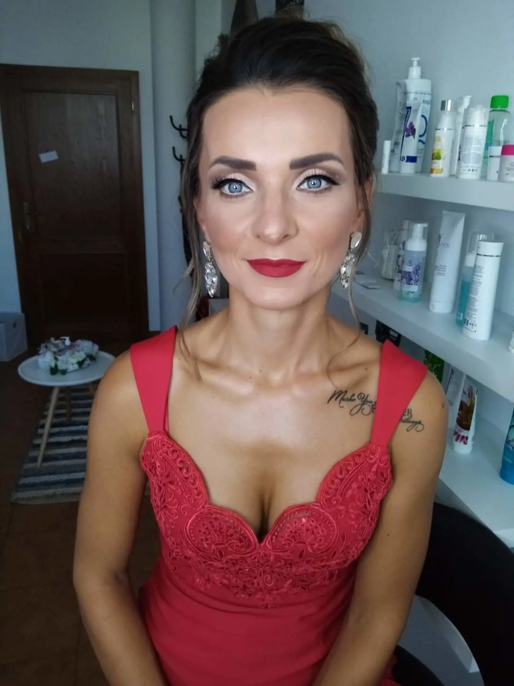 Nie každá žena obľubuje výrazné farby na očiach.