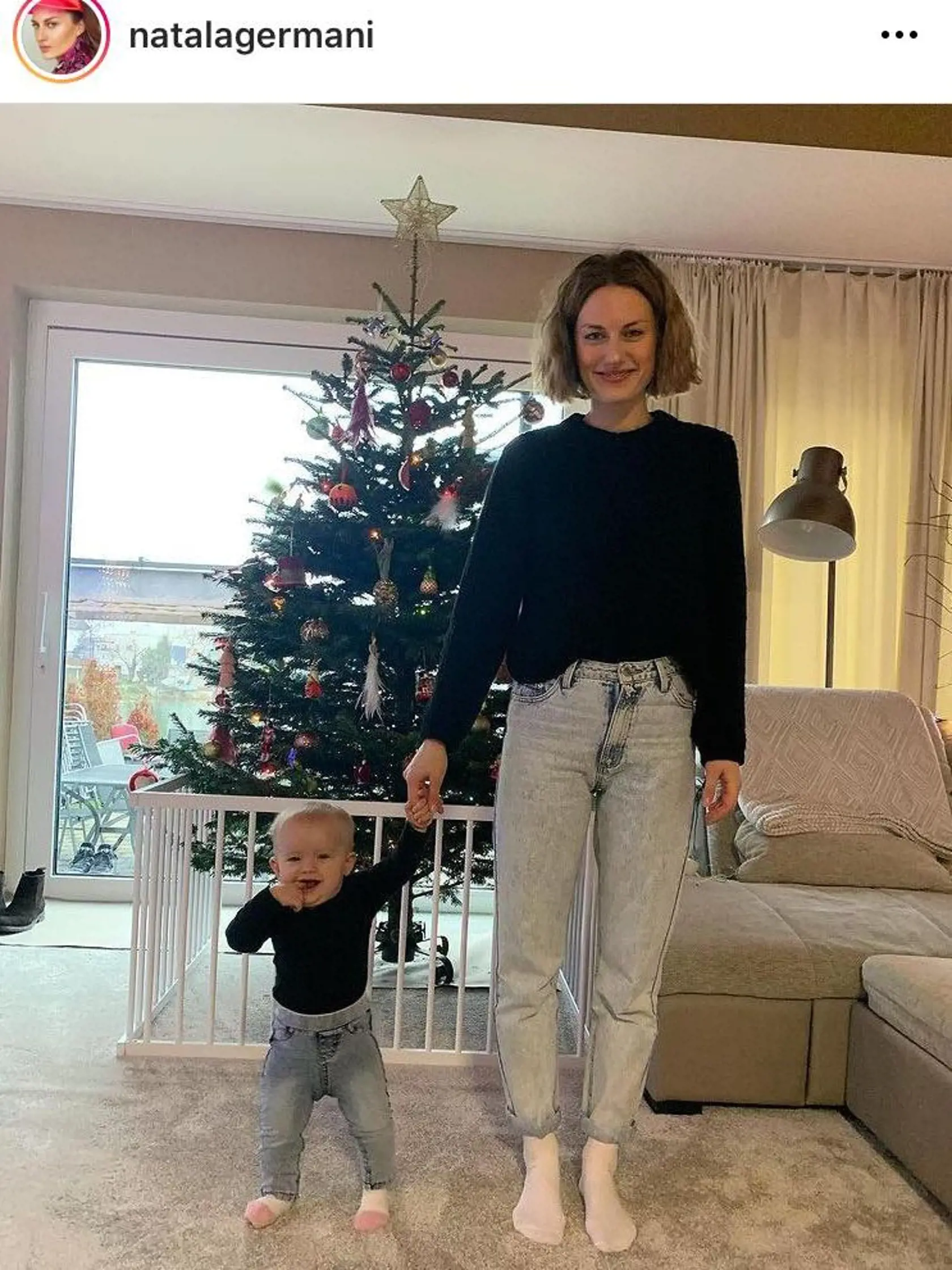 Herečka Natalia Germani má okolo stromčeka mriežku kvôli malej dcérke.