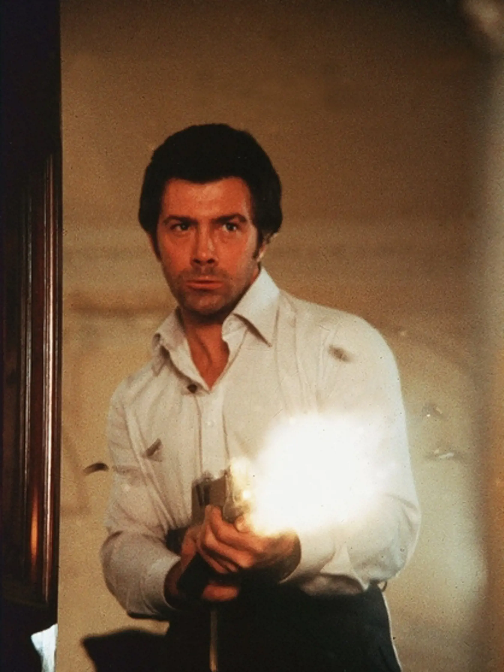 Profesionáli: Lewis Collins.