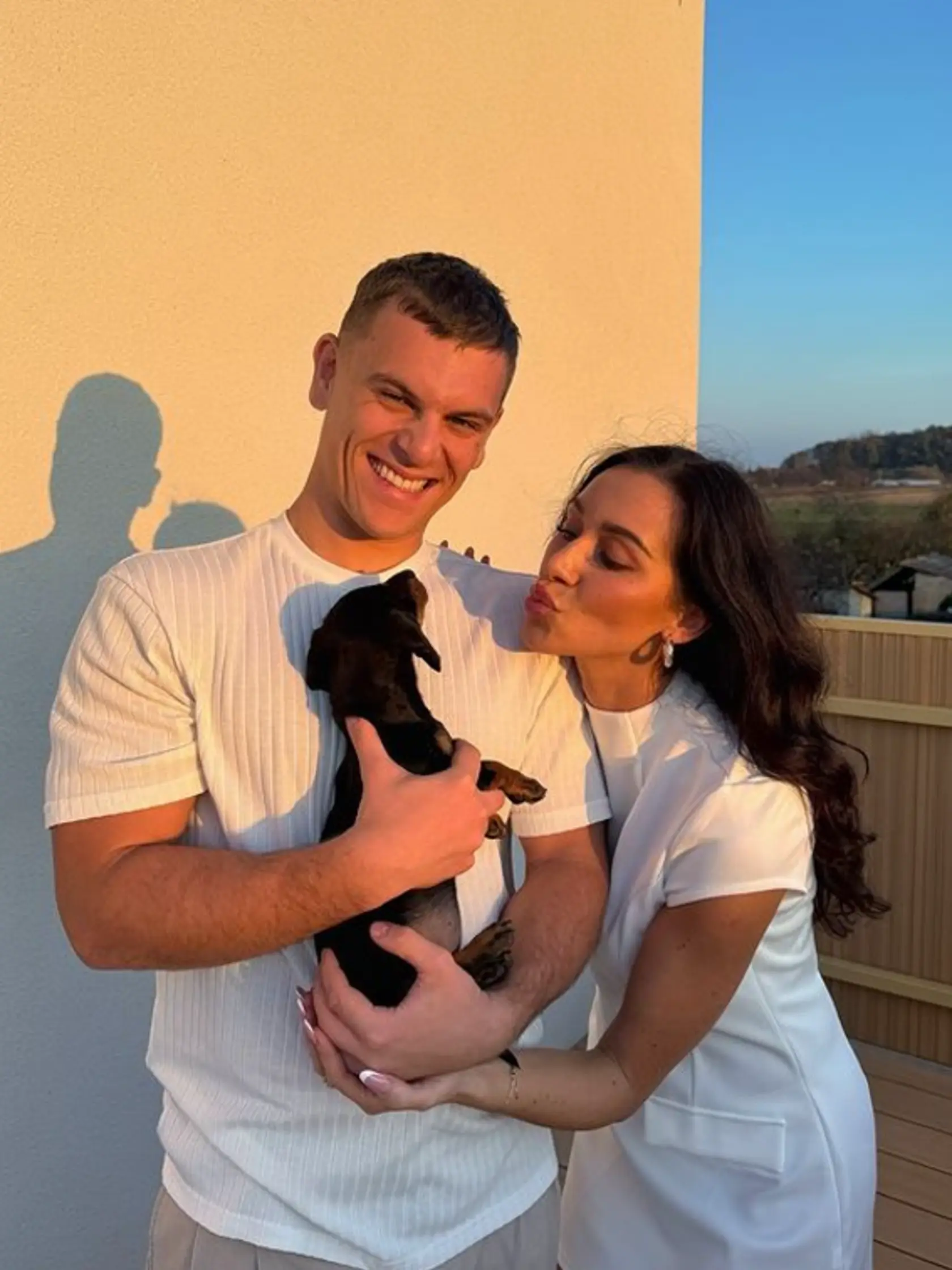 Bianka a Jovinečko sa pochválili prírastkom do rodiny. "Vitaj v našej rodine Bibóca💕
Jazvečík trpasličí, krátkosrstý, 9 tyždňov má," napísala Bianka.