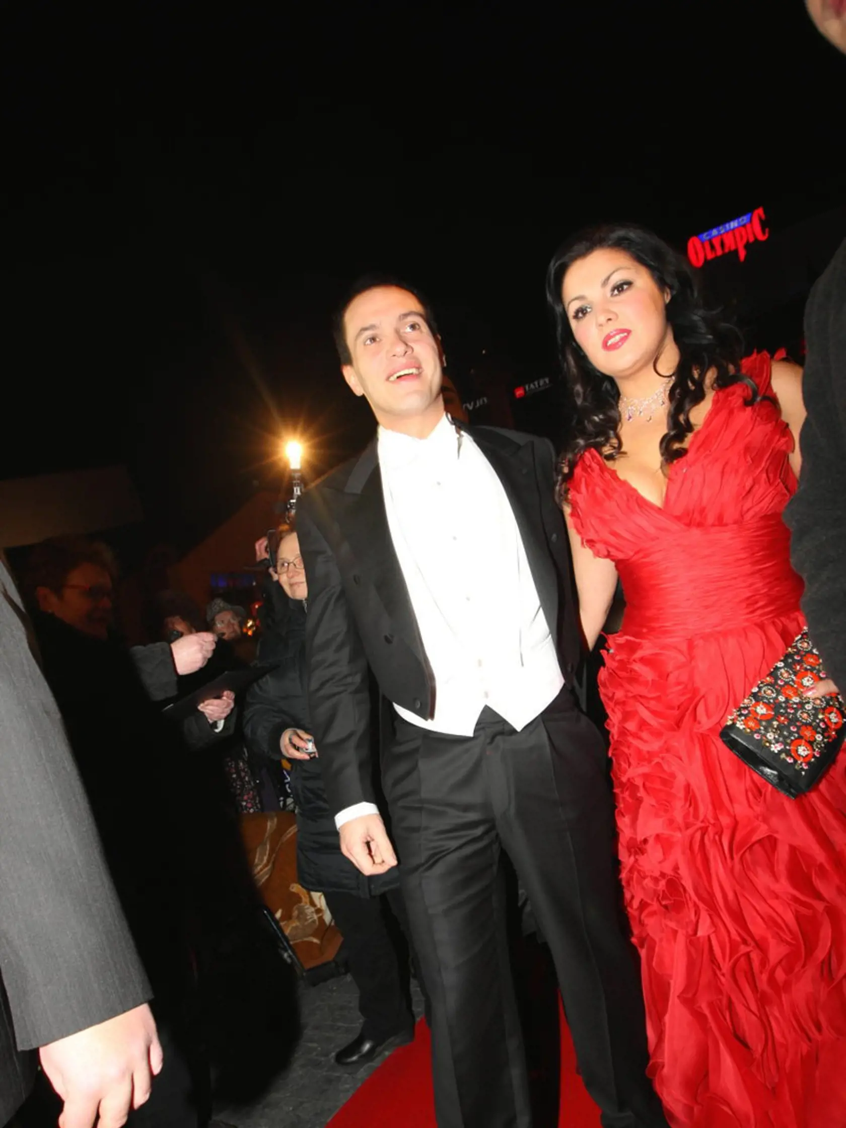 Operná diva Anna Netrebko prichádza na Krištáľový ples.