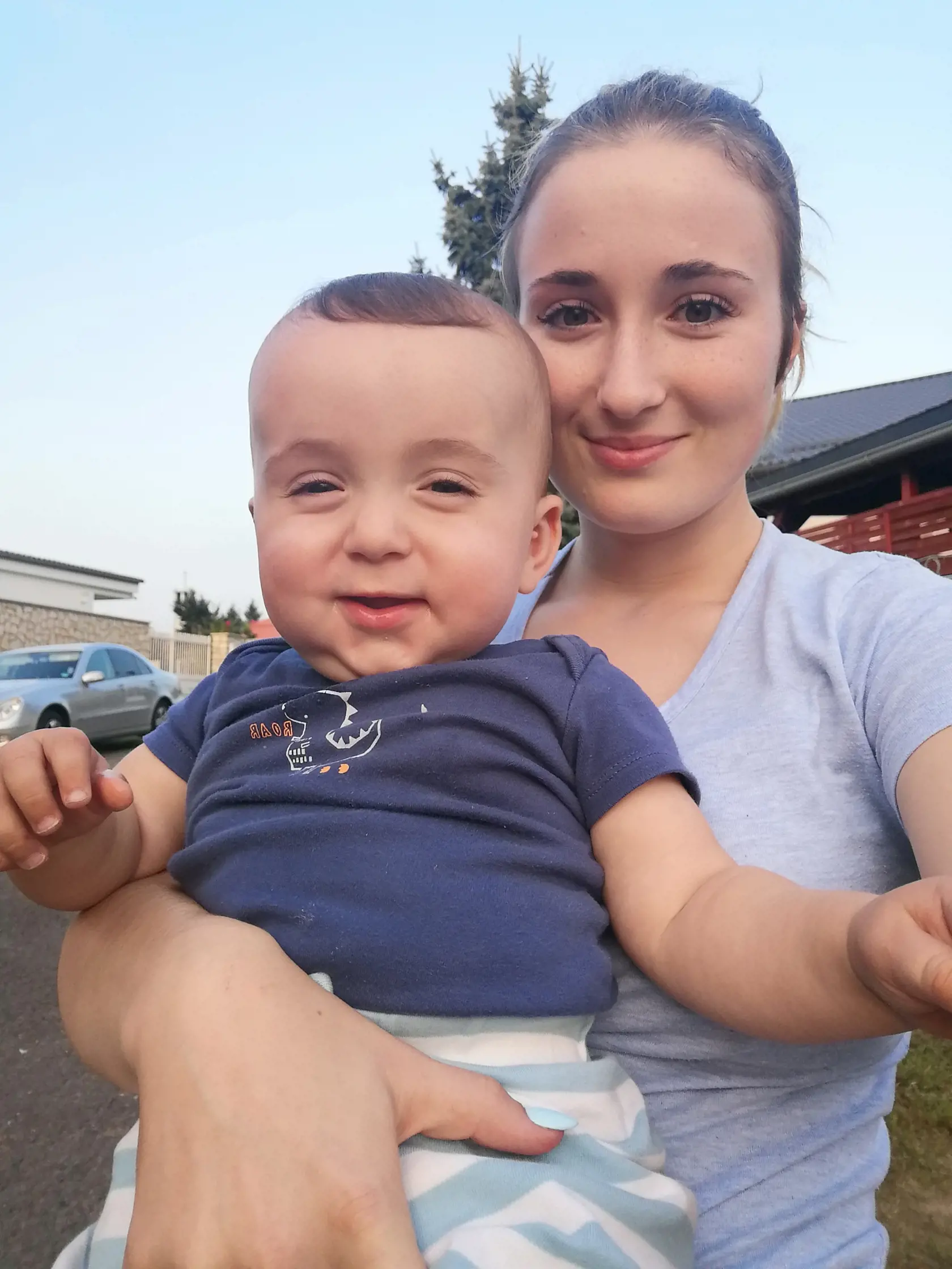 "Dohodu o vine a treste som podpísala aj z toho dôvodu, že ak by som porodila vo väzbe, dieťa by mi odobrala sociálka a to som nemohola dopustiť," vraví Megy.  Súd jej vymeral takmer 7-ročný trest, na ktorý musí nastúpiť po dovŕšení jedného roka jej synčeka Alexisa. A to je už o niekoľko dní.