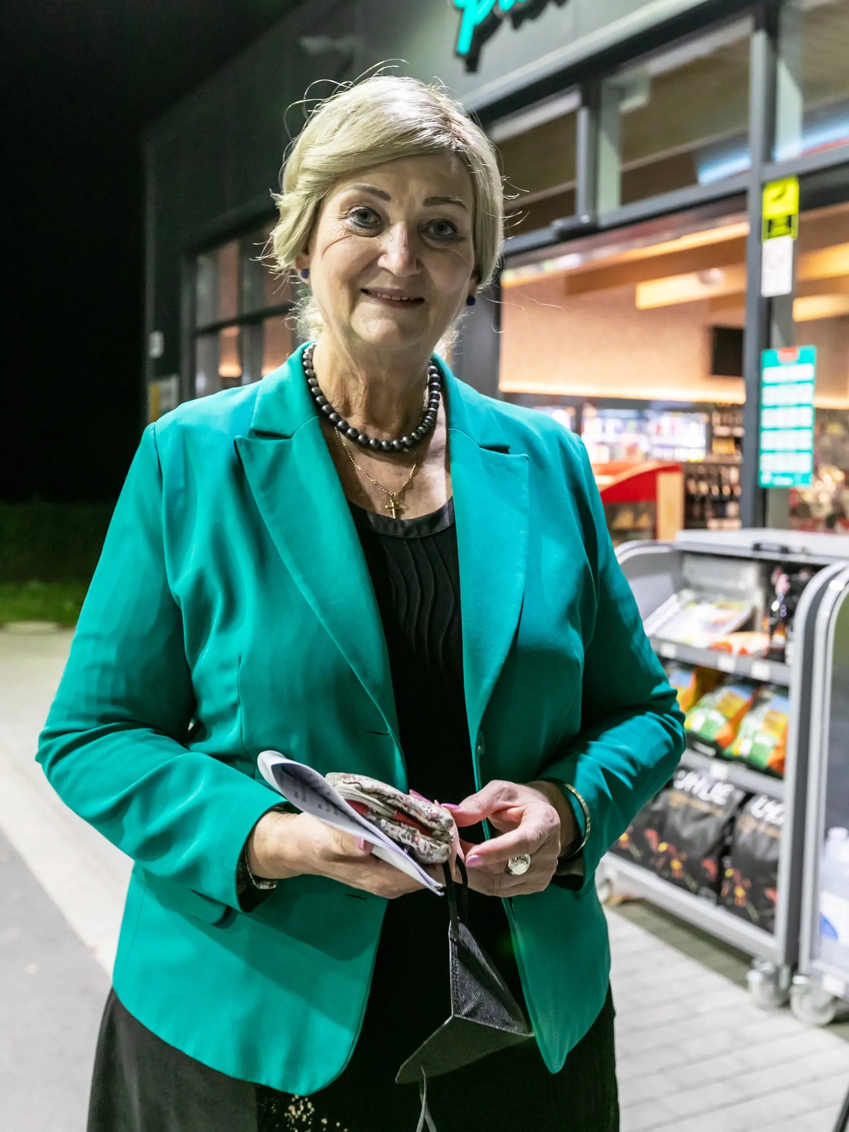 „Prijímanie tohto zákona mimoriadne rozdeľuje spoločnosť. Aj podľa prieskumov nemá podporu verejnej mienky. Zároveň prichádza v mimoriadnom zlom čase,“ vysvetľoval politológ s tým, že podľa väčšiny Slovákov zmena interrupčného zákona rozhodne nie je dôležitá téma dnešných dní.