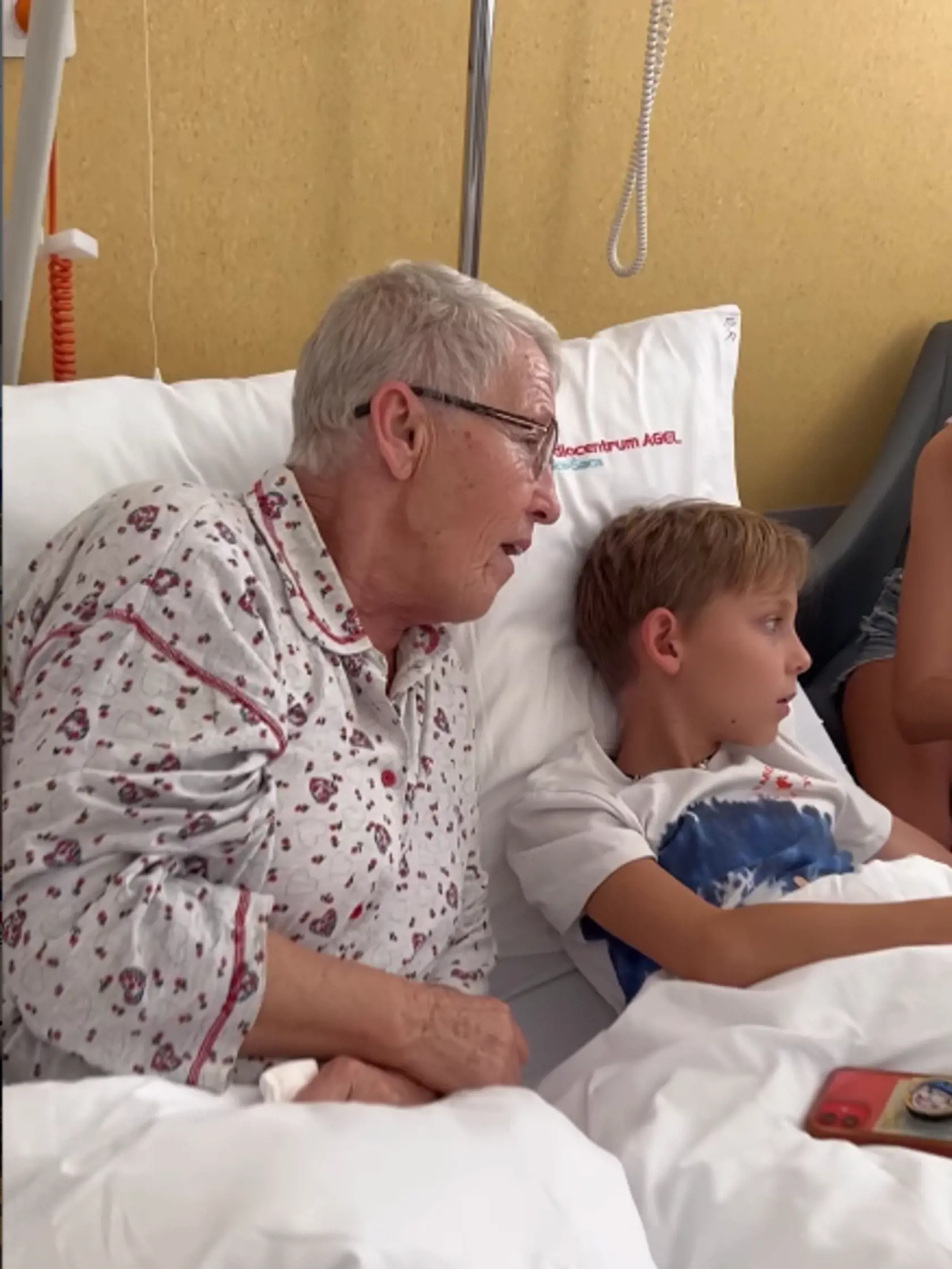 Mama Zuzany Belohorcovej podstúpila v košickej nemocnici v Šaci operačný zákrok. Vnuk si k nej ľahol aj do postele.