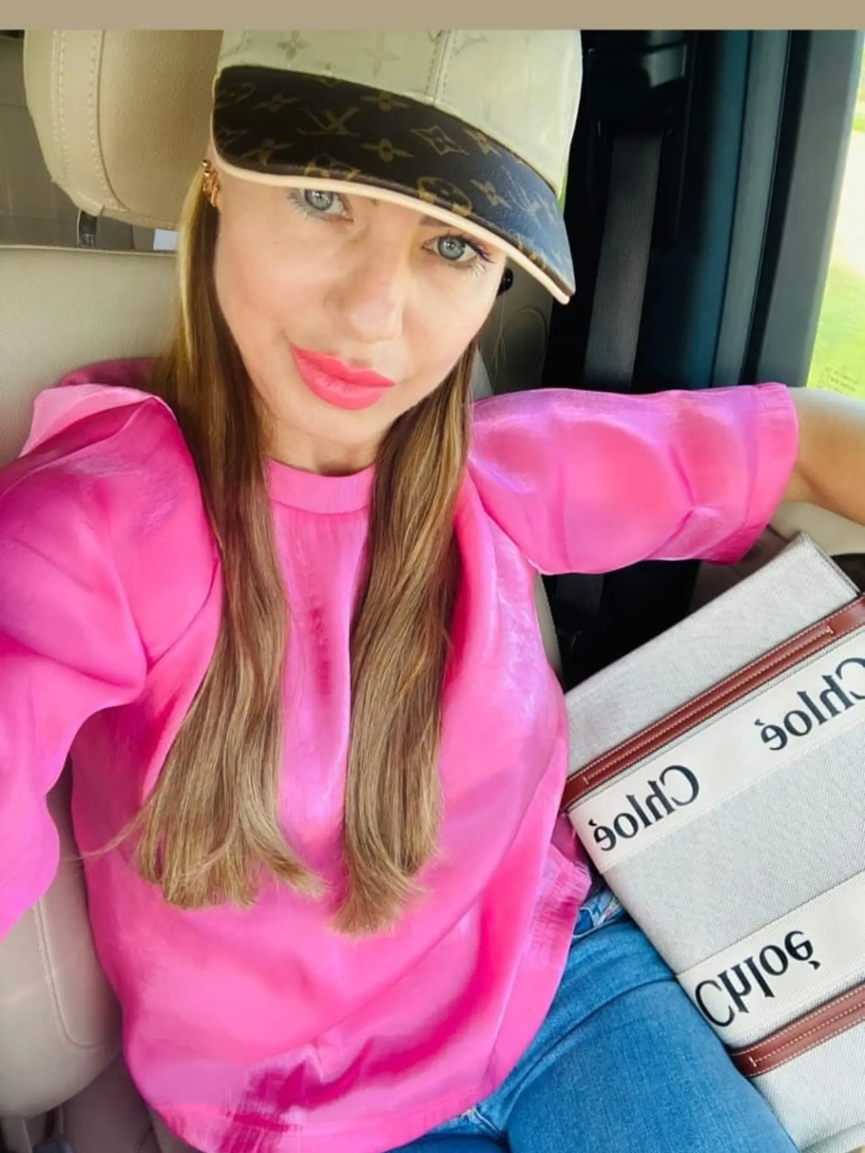 To, že ide skutočne o rodinu Vanessy Hrubovčákovej potvrdila na sociálnej sieti aj jej mama, fitneska Silvia, ktorá je Borisova nádejná svokra.