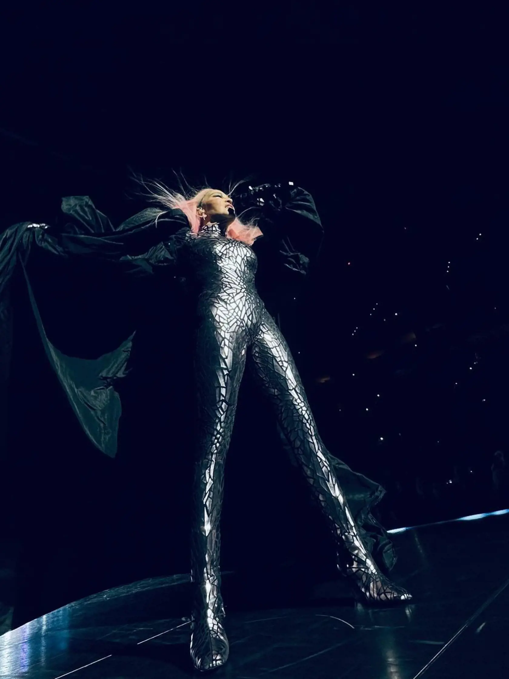 Speváčka Madonna predviedla na koncerte v new Yorku erotickú šou.