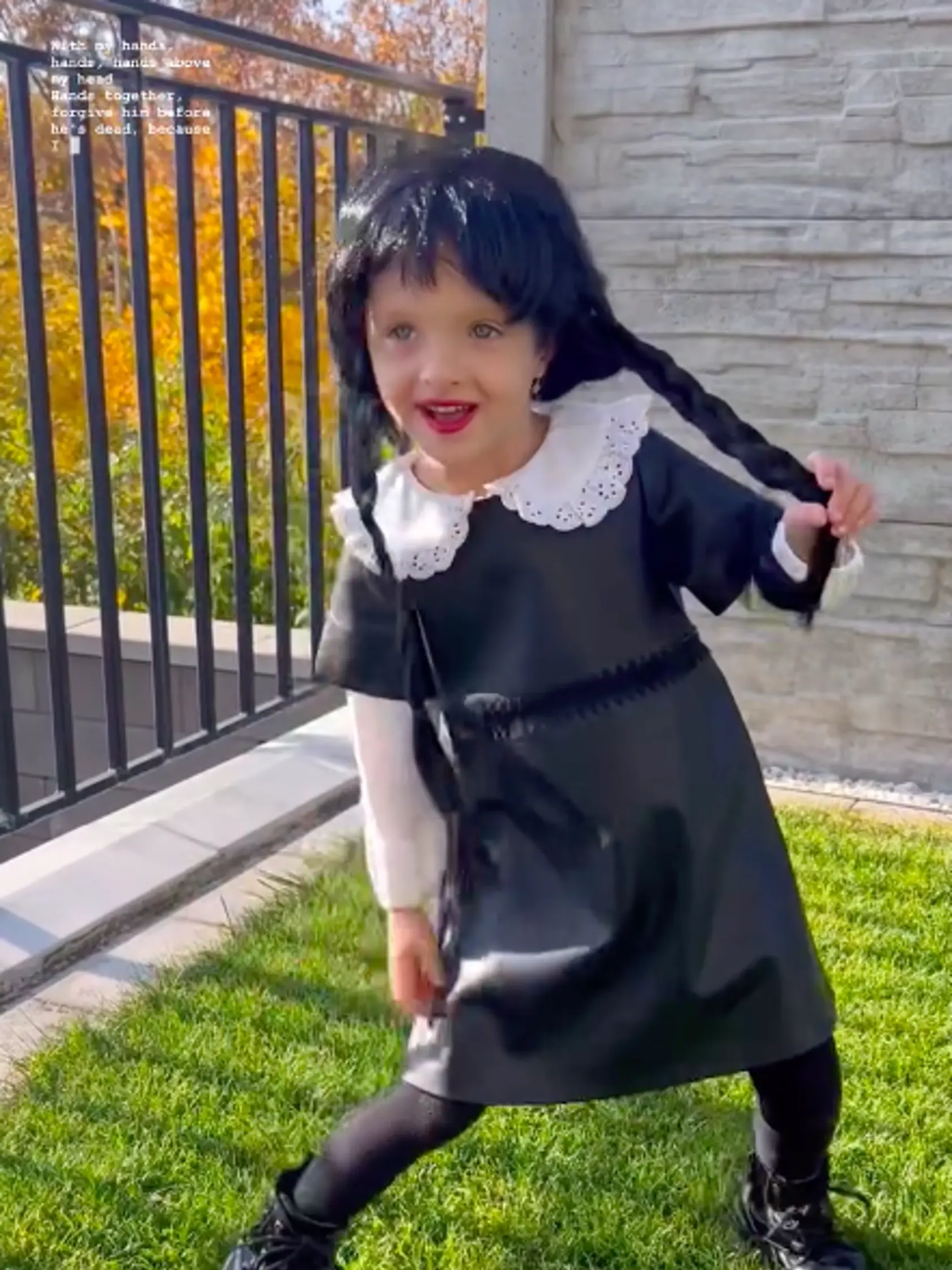 Malá Linda sa predviedla v kostýme ikonickej postavy Morticie Addamsovej z legendárneho seriálu o rodine Addamsovcov. 