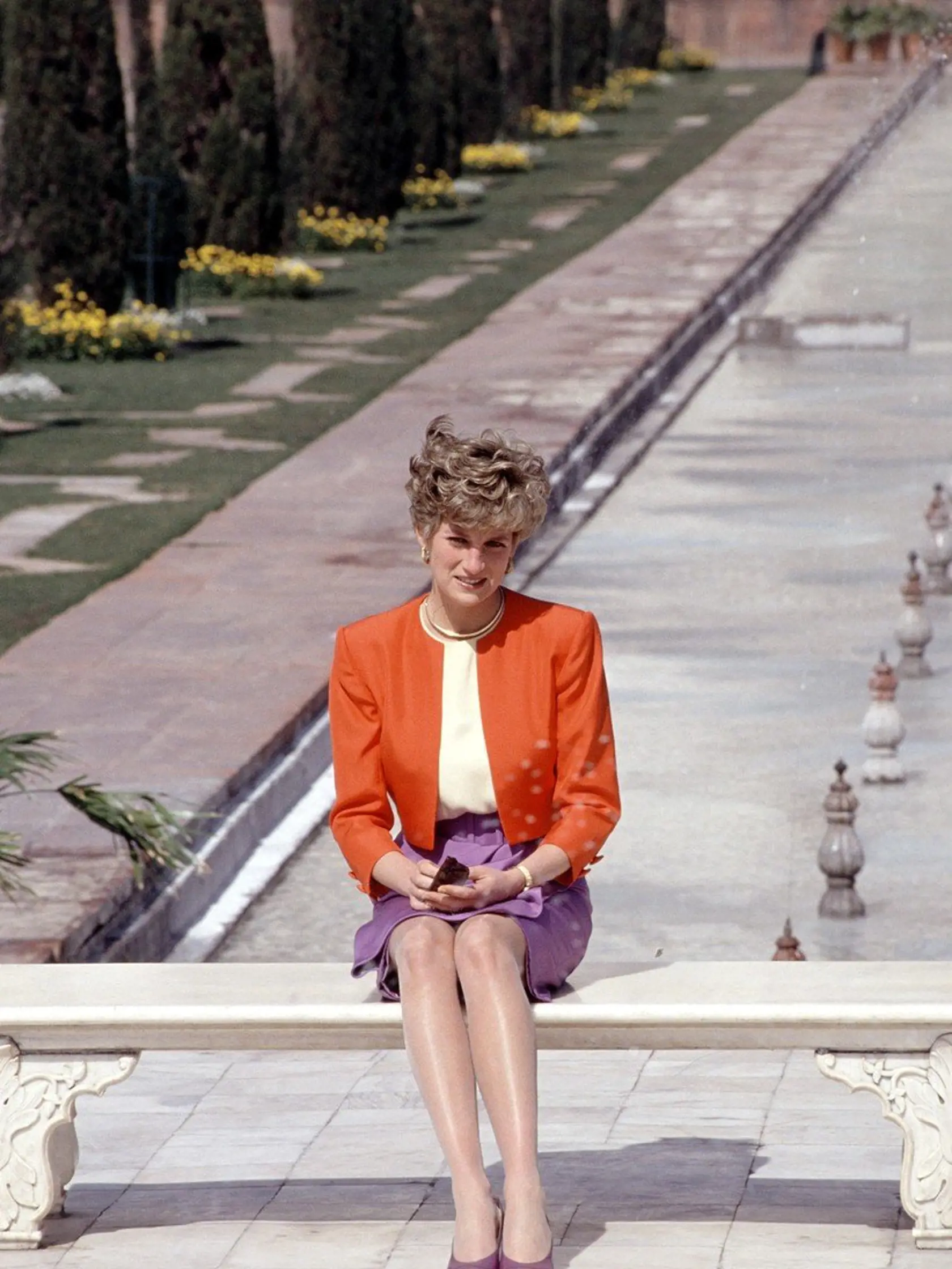 Keď princezná Diana v roku 1992 sama sedela na lavičke pred Tádž Mahálom, jej manželstvo sa už rútilo do záhuby.