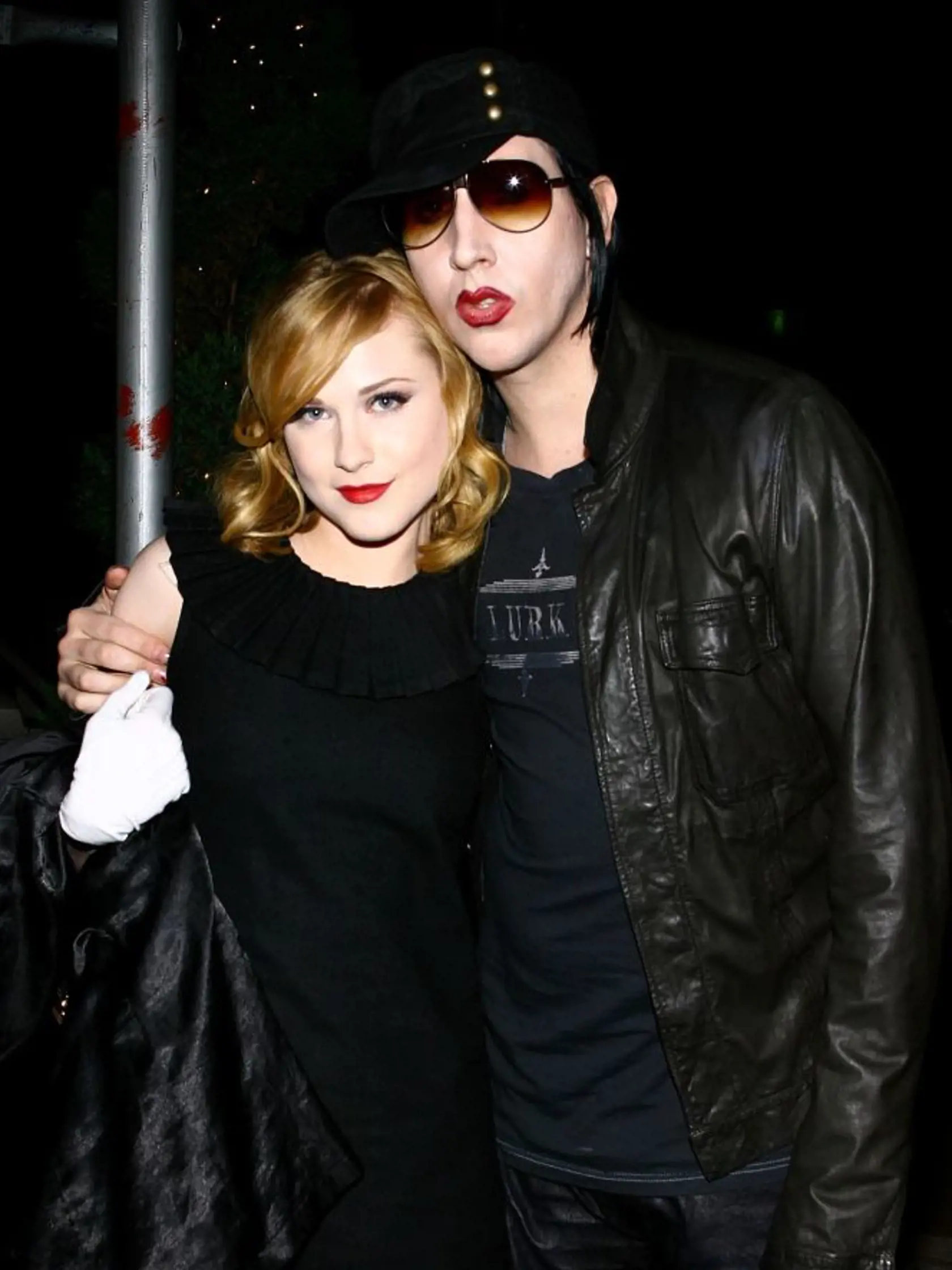 Film Phantasmagoria: The Visions of Lewis Carroll (2005) ukončil sedemročné manželstvo hudobníka s umeleckým menom Marilyn Manson a tanečníčky a modelky Dity Von Teese. Jeho nový vzťah s herečkou Evan Rachel Wood (foto), ktorý obaja striedavo ukončovali a znovu dávali dohromady, sa v roku 2010 definitívne skončil.
