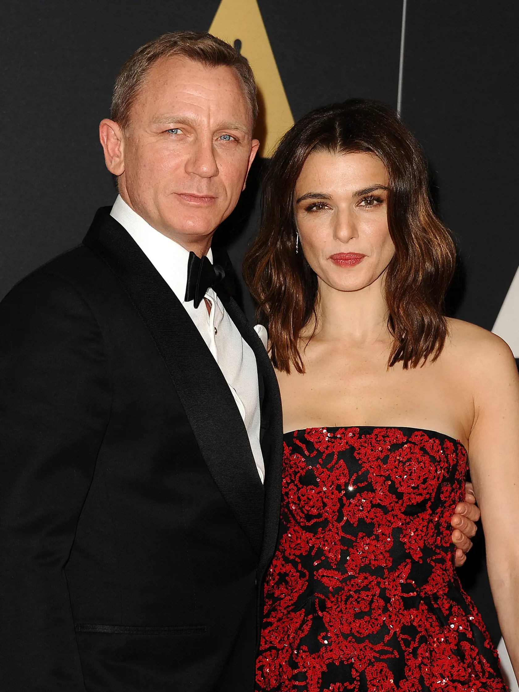 Režisér Dareen Aronofsky zrejme oľutoval, že do filmu Dream House (2011) vybral do hlavných úloh svoju vtedajšiu manželku Rachel Weisz a známeho sukničkára Daniela Craiga (foto). Dnes sú už deväť rokov manželia a majú spolu dieťa.
