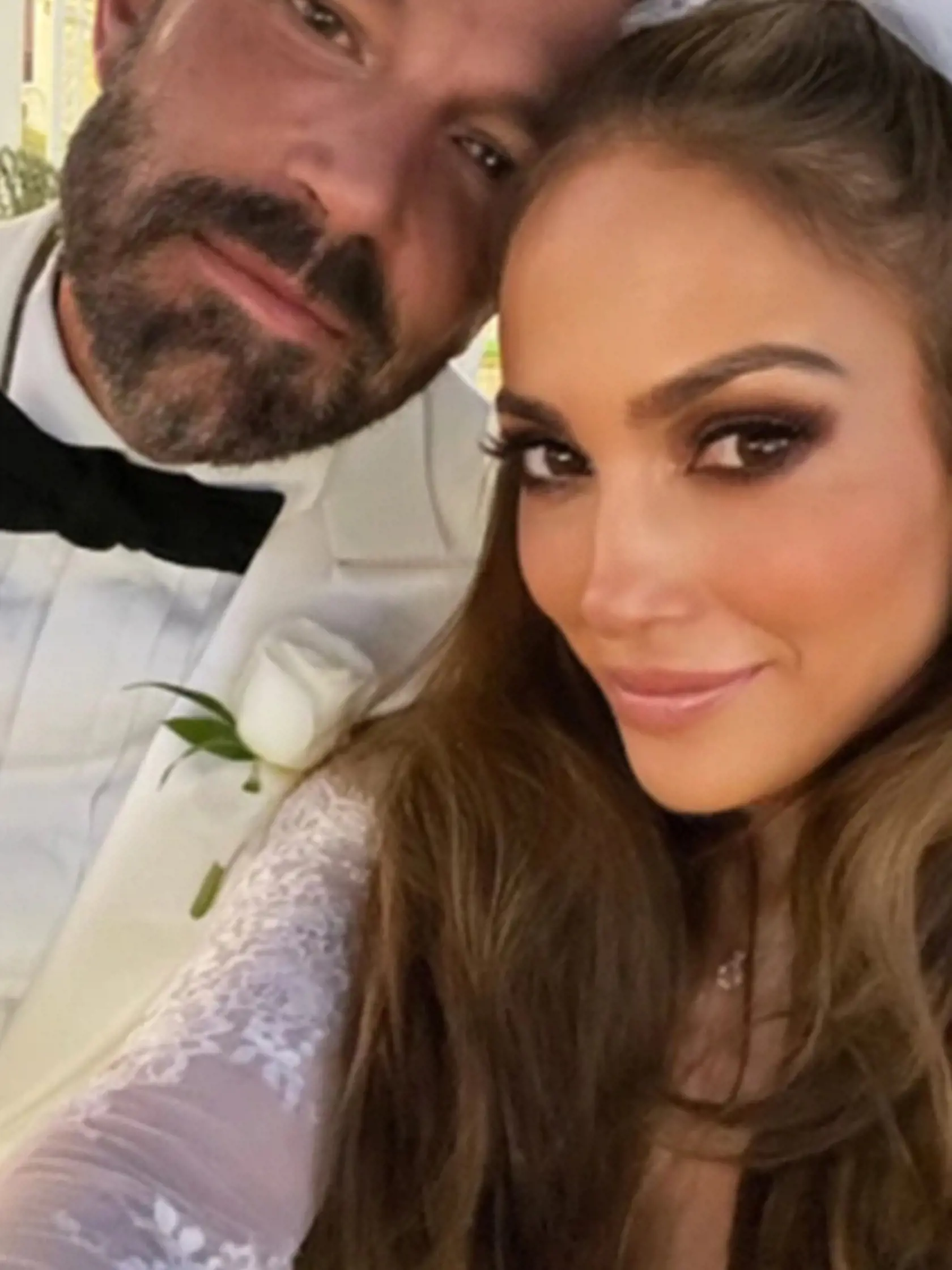 Prvýkrát sa Ben a Jennifer zosobášili v Las Vegas, išlo však o udalosť skromnú. Vynahradili si preto po mesiaci honosnou trojdňovou veselicou na južanskej plantáži.
