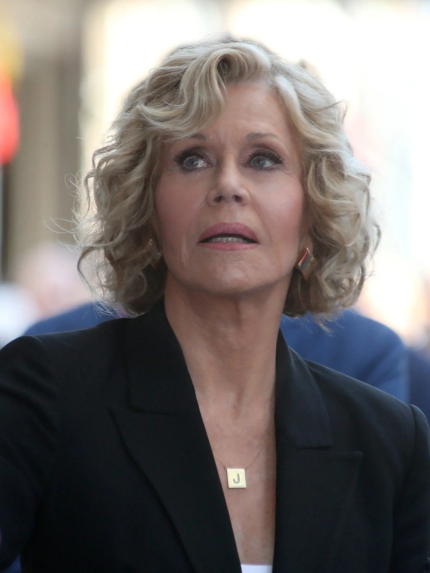 Jane Fonda pred tromi rokmi prezradila, že v roku 1964 sa takmer vydala za jedného známeho herca (meno nezverejnila), ktorý ju požiadal o ruku. Žila s ním dva roky, pretože sa snažil potlačiť svoju homosexualitu a žiť ako heterosexuál.  