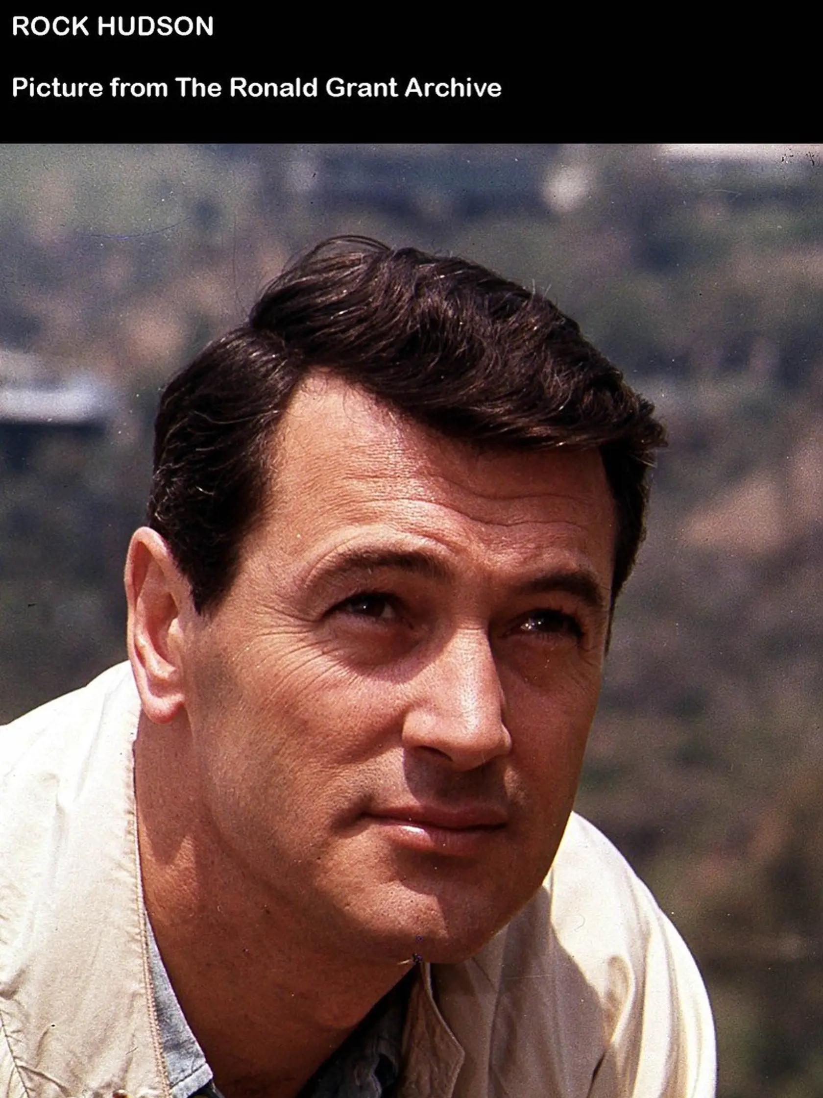 Herec Rock Hudson (1925-1985), ktorý zomrel na AIDS, bol ženatý od roku 1955 so roku 1958. Keď jeho manželka Phylis Gates zistila, že sa intímne stýka s mužmi, rozviedla sa s ním. Po jeho smrti prezradila, že ho milovala a o jeho homosexualite nemala tušenie.