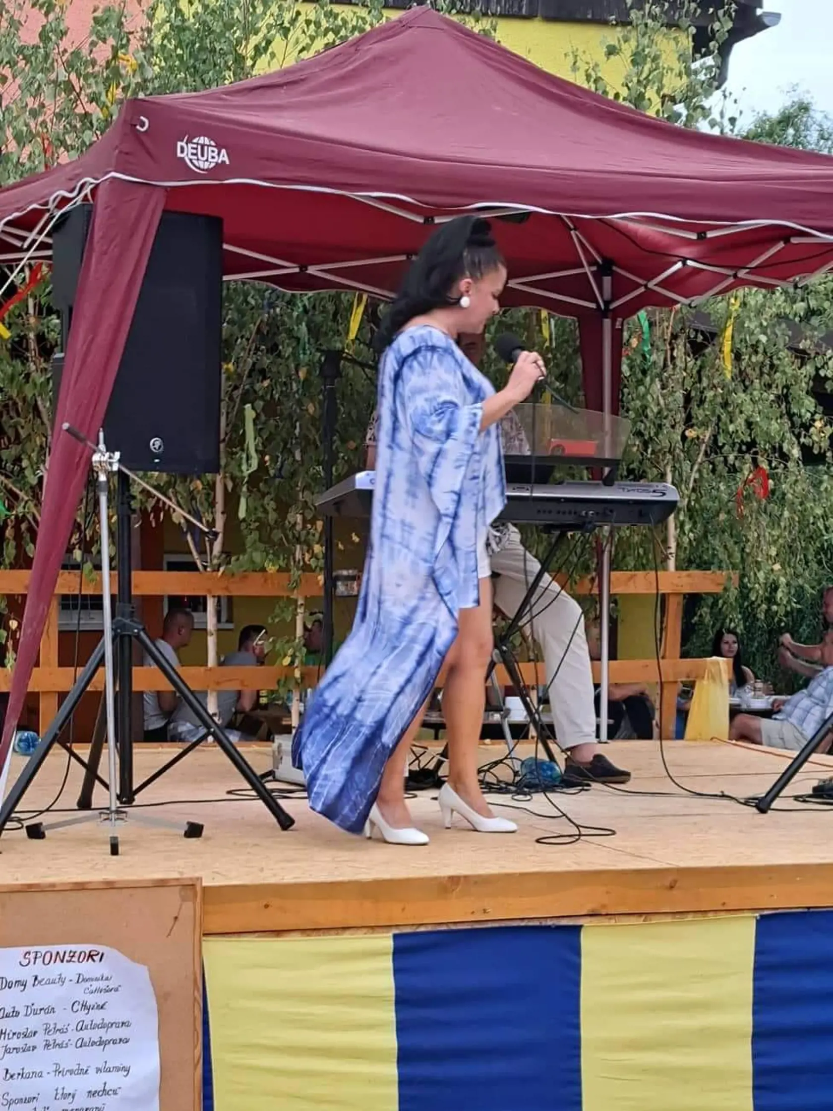 Jadranka nahodila sexi šortky.