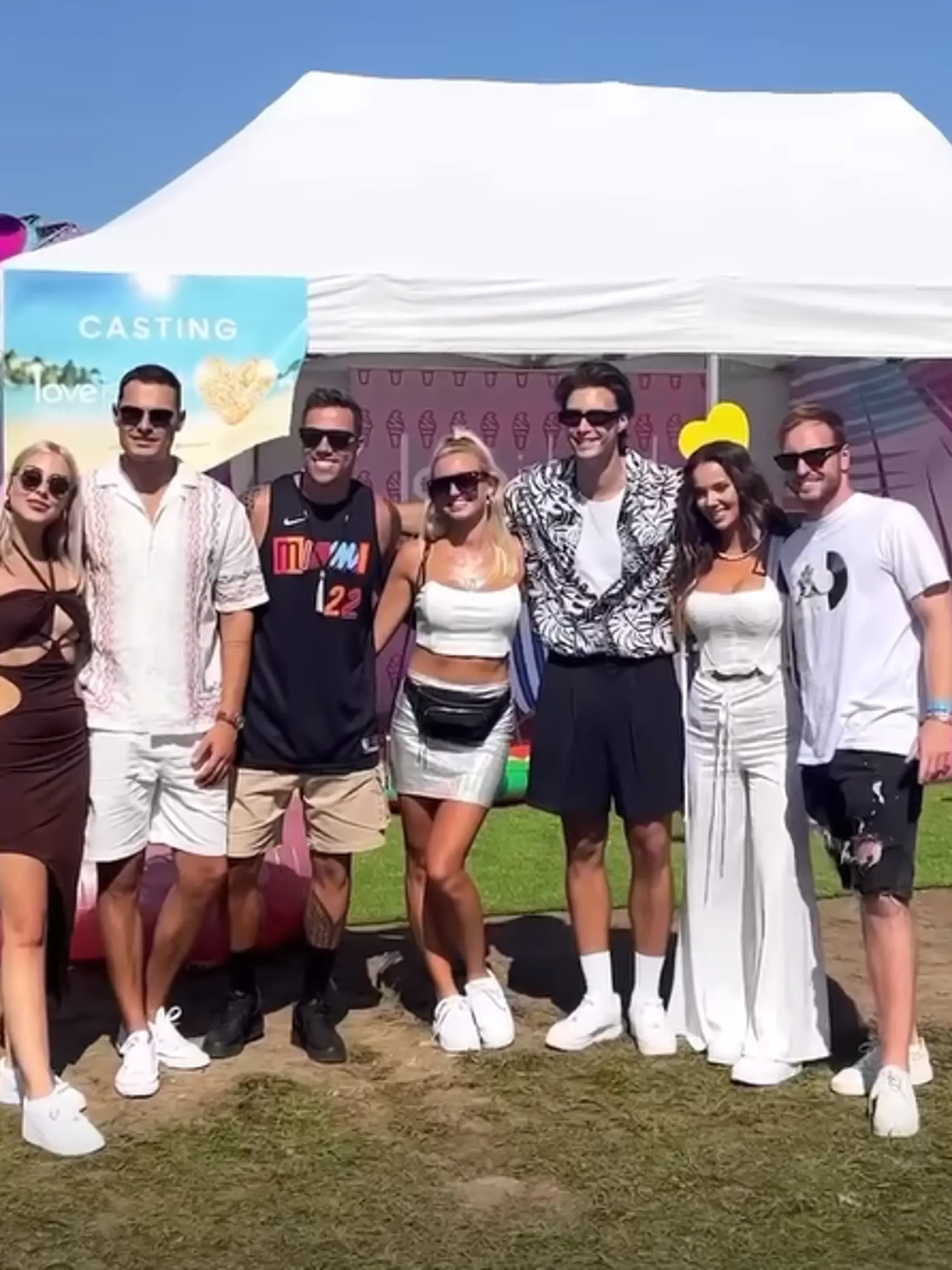 Účastníci druhej série Love Island.