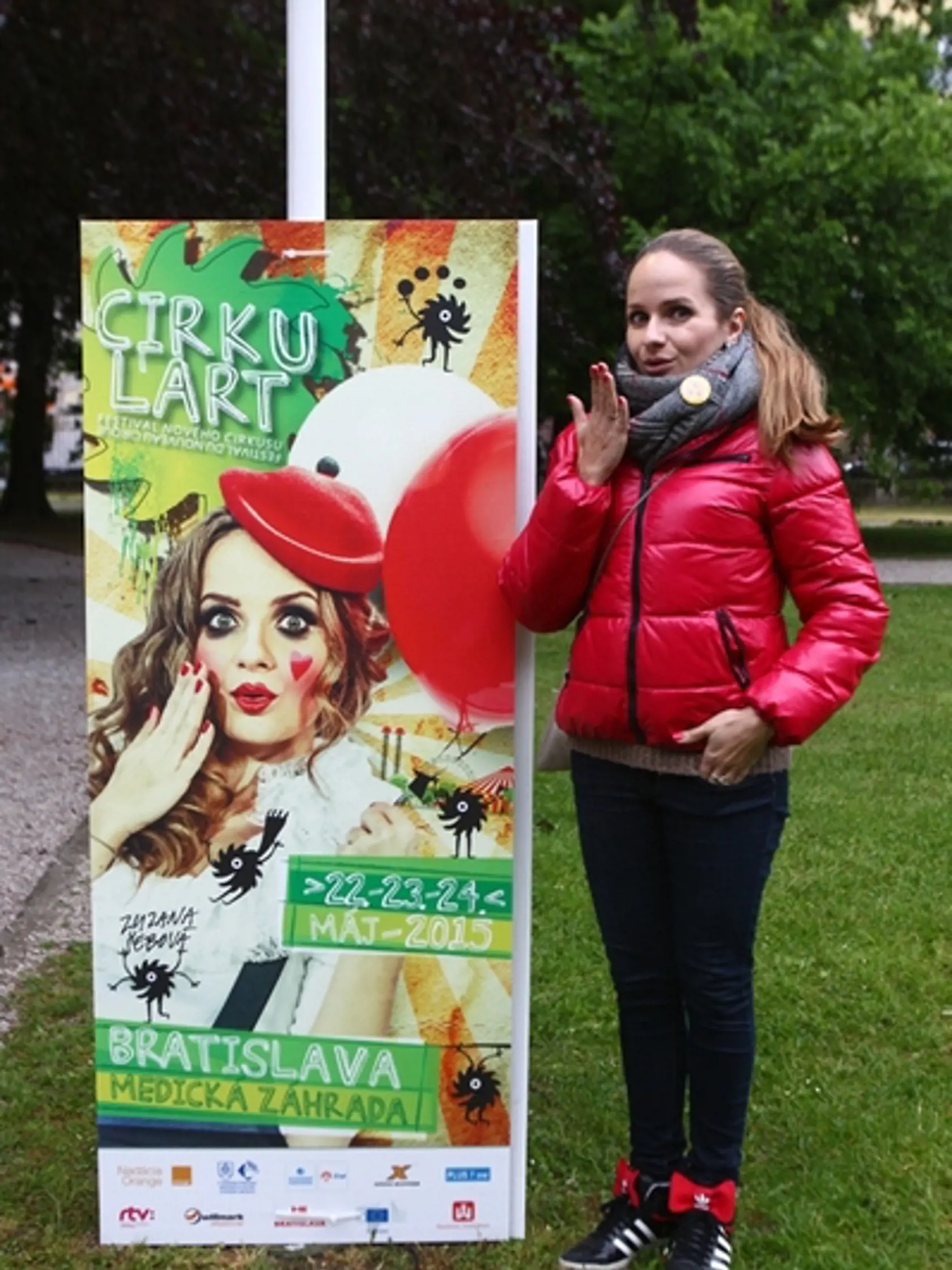 Okrem vynikajúcich hostí malo podujatie aj veľmi vydarenú a sympatickú ambasádorku. Bola ňou obľúbená a talentovaná herečka Zuzka Šebová.