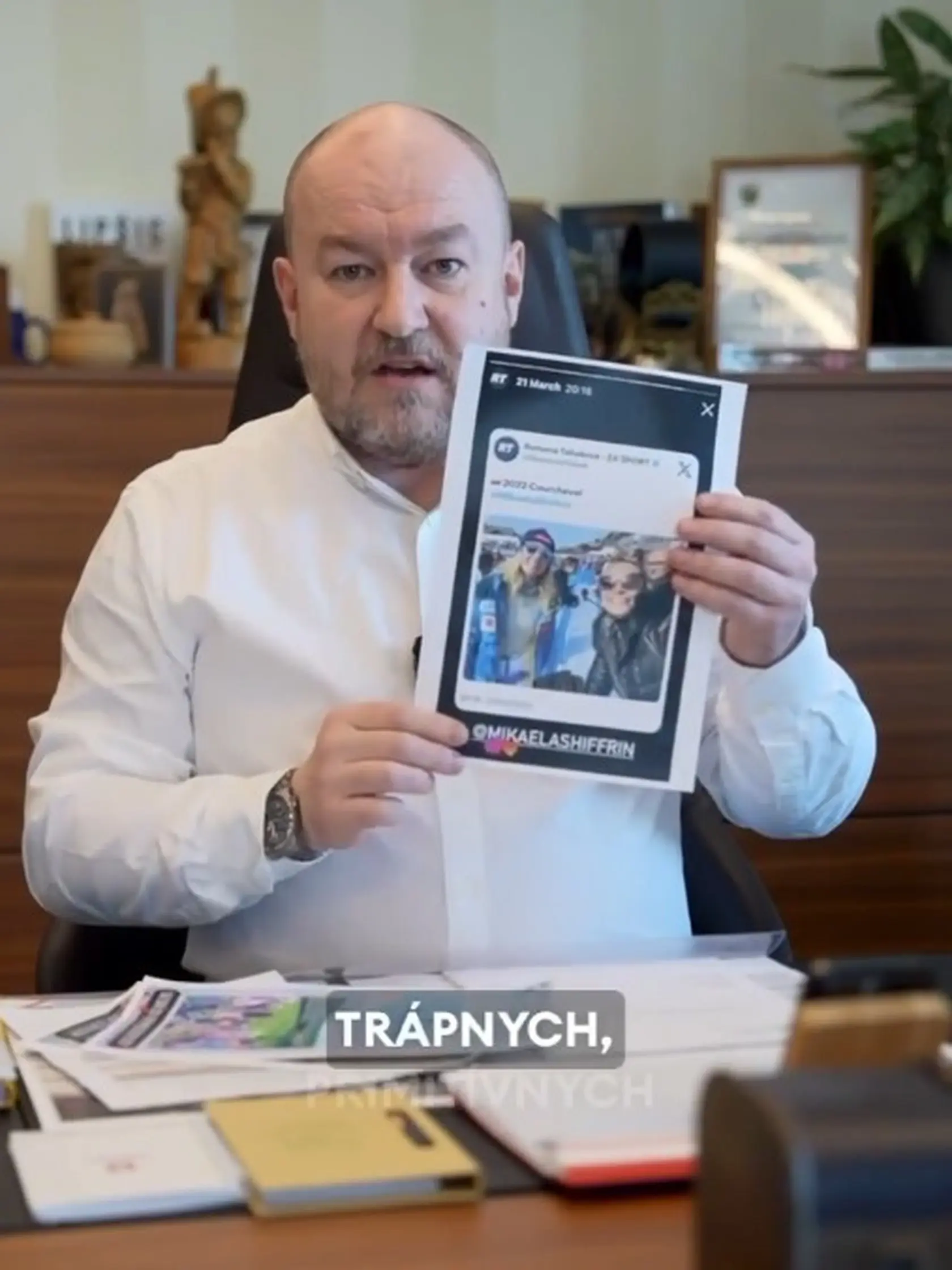 Rudolf Huliak vo videu na facebooku oznámil, koľko zarábala Romana Tabaková a že s ňou rozviazal zmluvy.