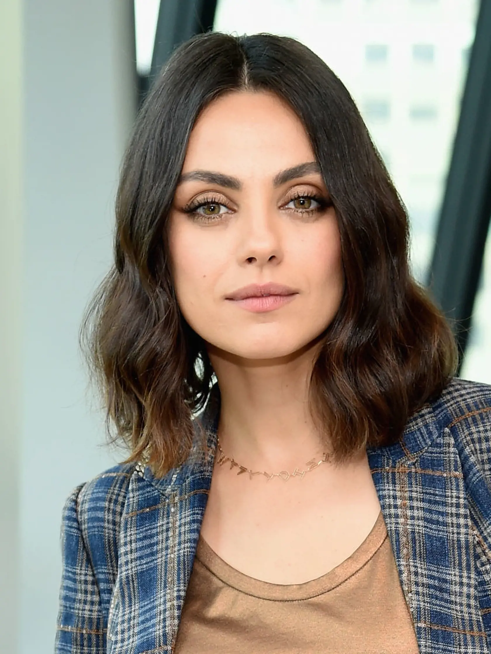 Americká herečka ukrajinského pôvodu Mila Kunis má ľavé oko zelené a pravé orieškovohnedé.