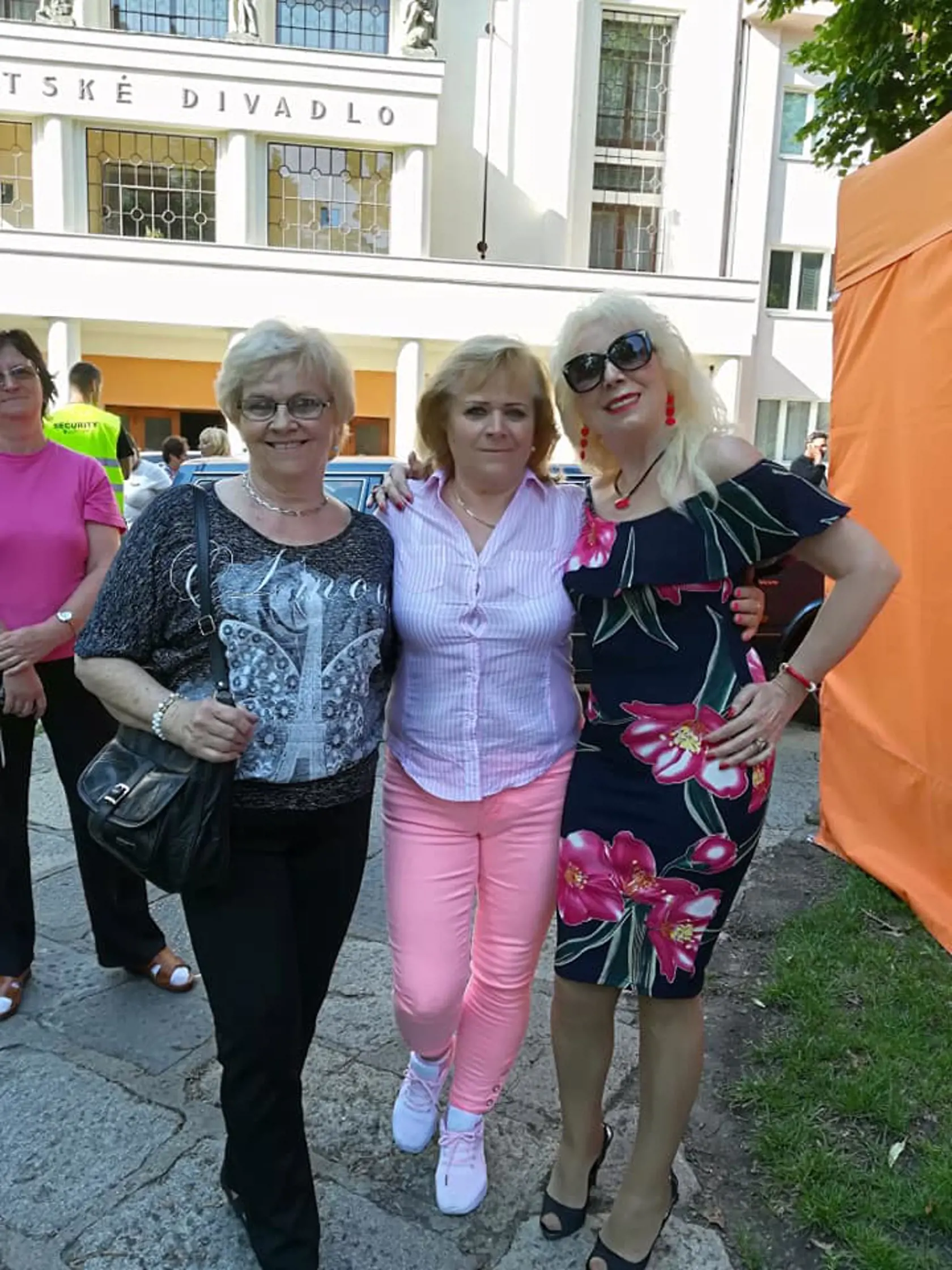 Božanka pravidelne vystupuje na rôznych akciách.