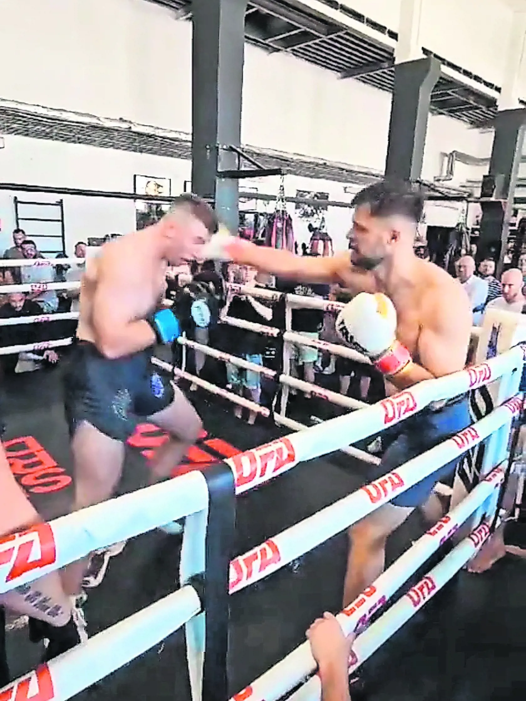 Samotný duel sa odohral v priestoroch bratislavskej Octagon Fighting Academy, kde si zmeral sily s reprezentantom King’s Gymu Slavomírom Kuciakom.
